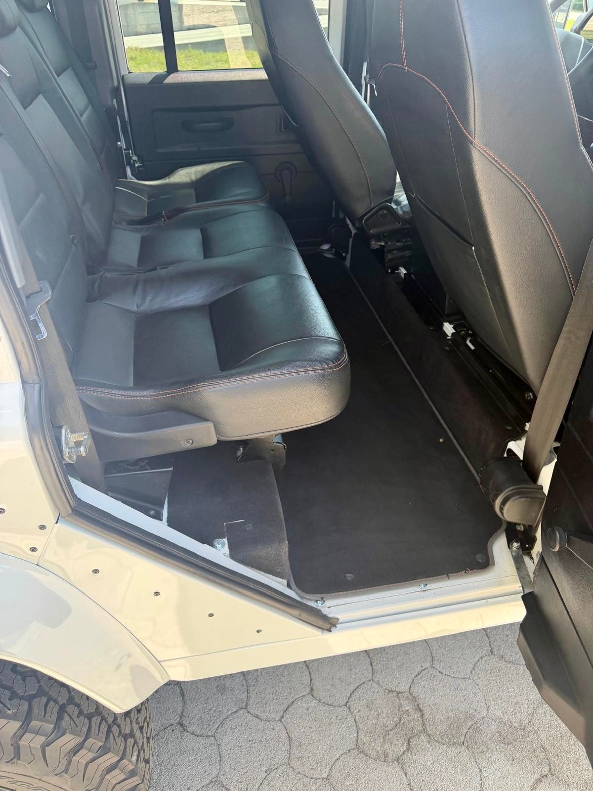 LAND ROVER Defender 110 TD4 *LXV Edition*-image-5