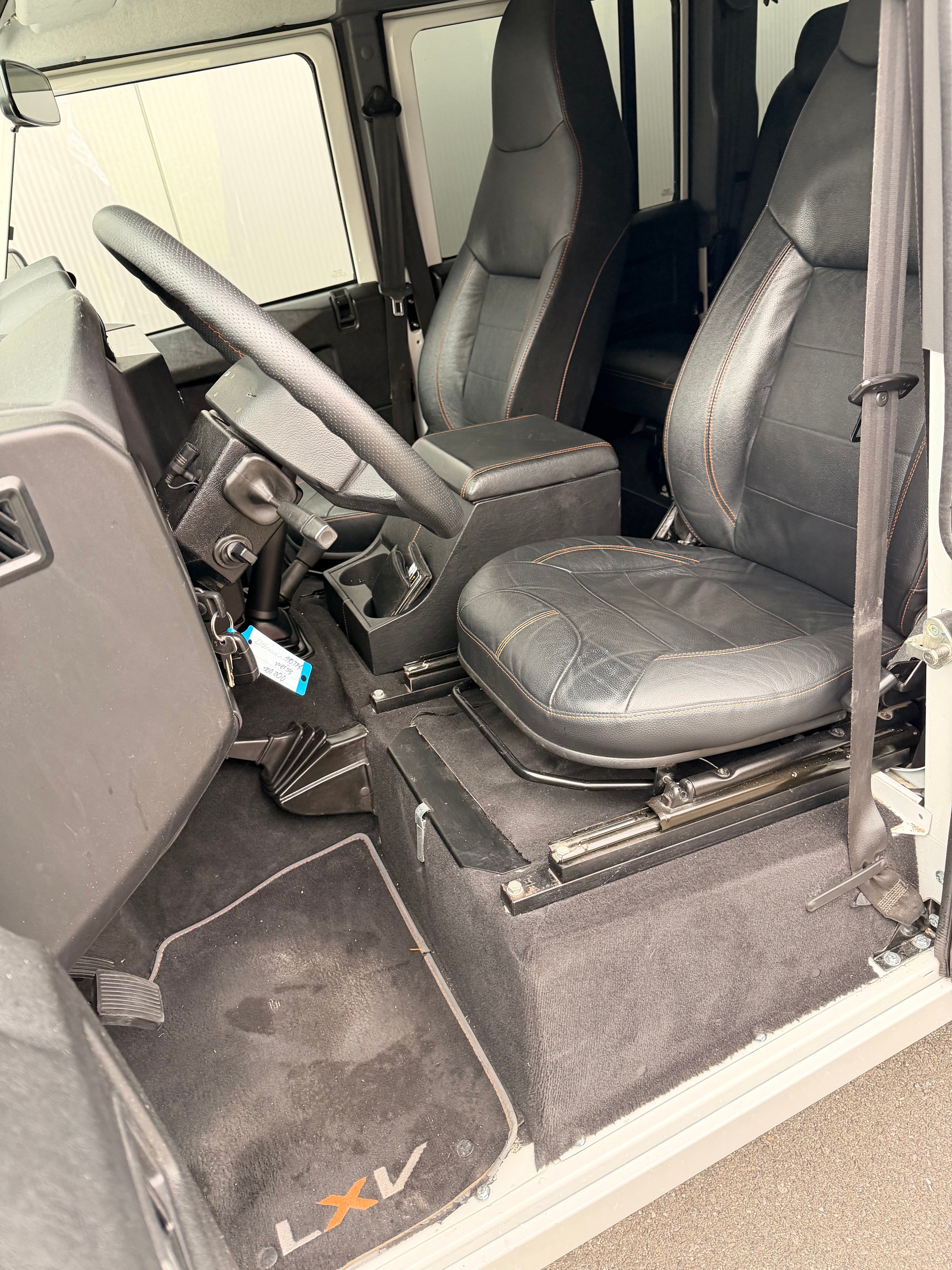 LAND ROVER Defender 110 TD4 *LXV Edition*-image-6