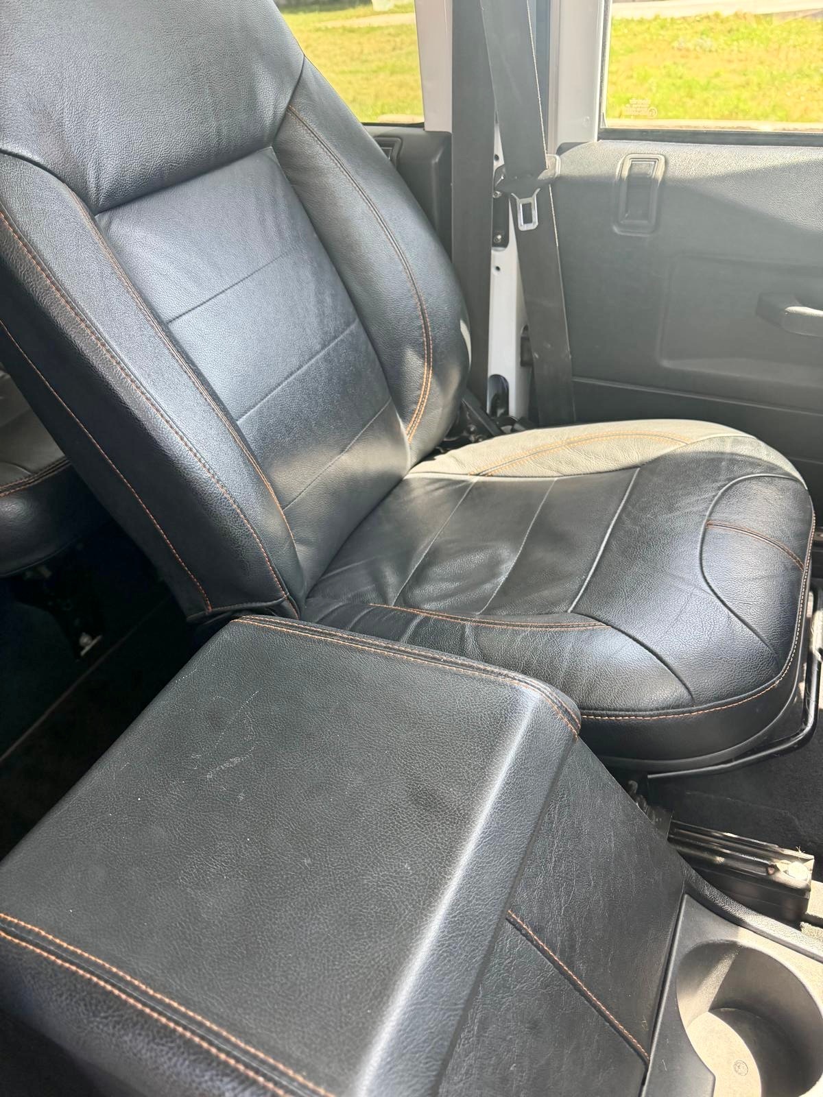 LAND ROVER Defender 110 TD4 *LXV Edition*-image-3