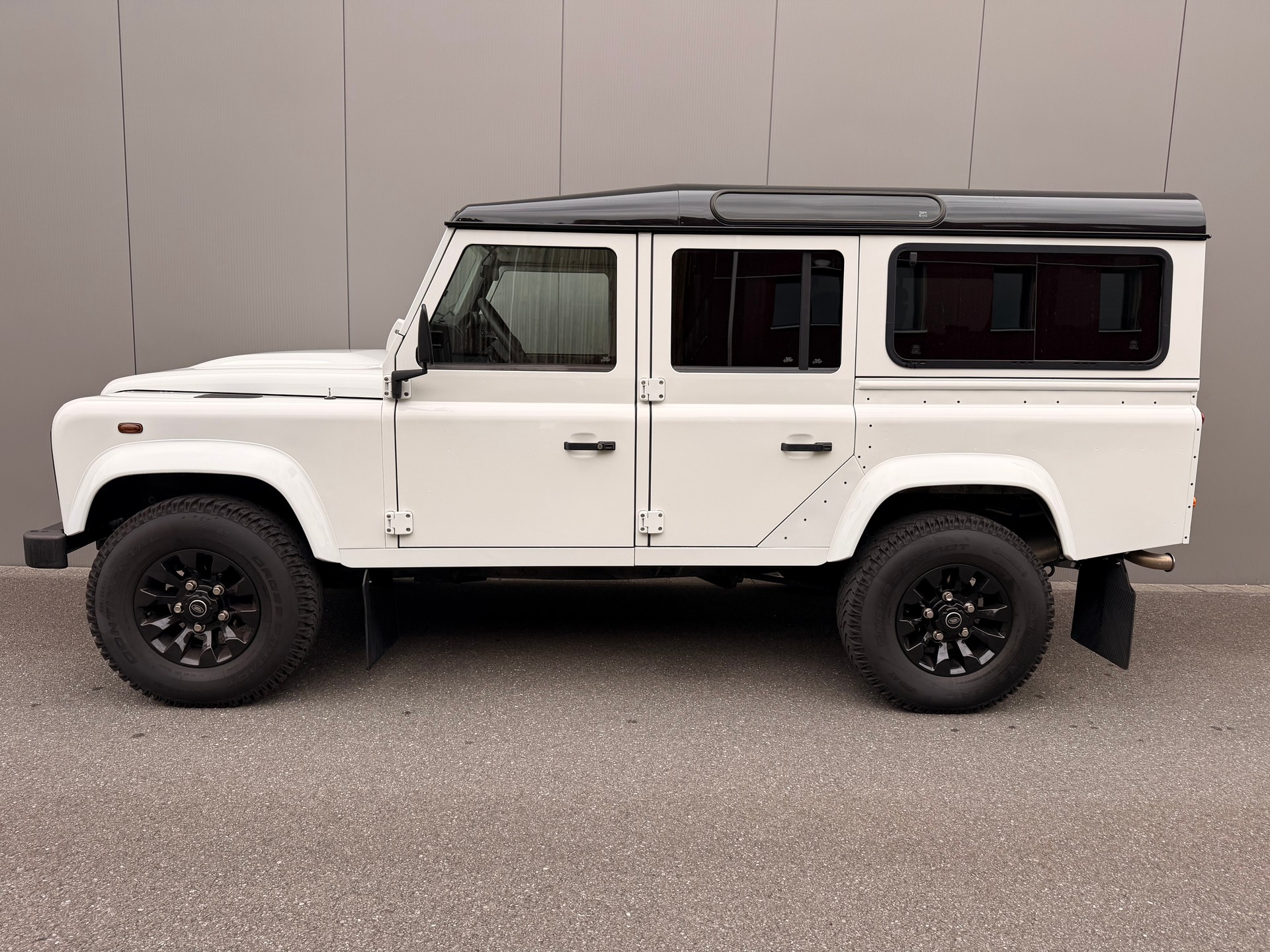 LAND ROVER Defender 110 TD4 *LXV Edition*-showroom-element-1