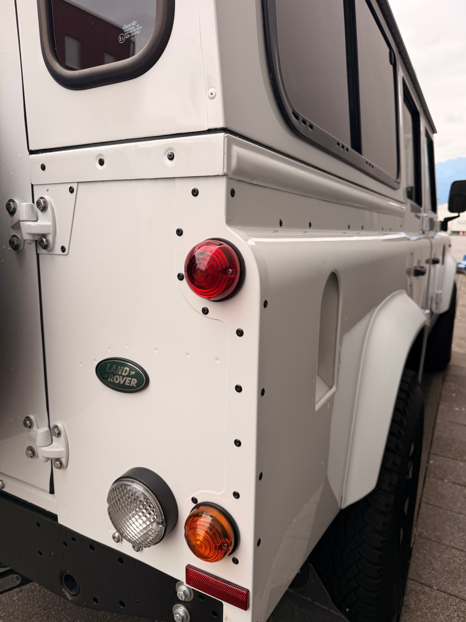 LAND ROVER Defender 110 TD4 *LXV Edition*-image-16