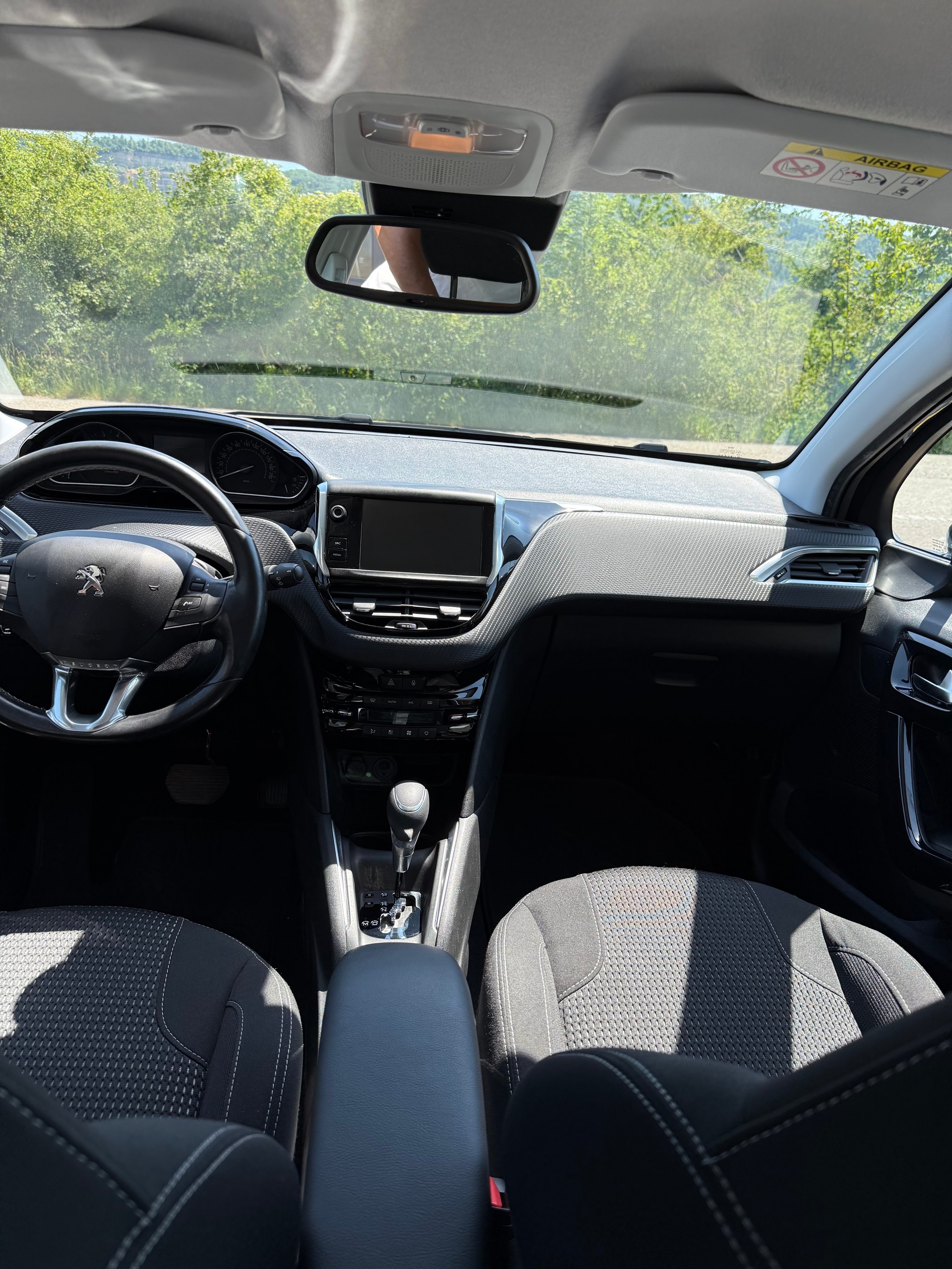 PEUGEOT 208 1.2 PureTech Active EAT6-image-12