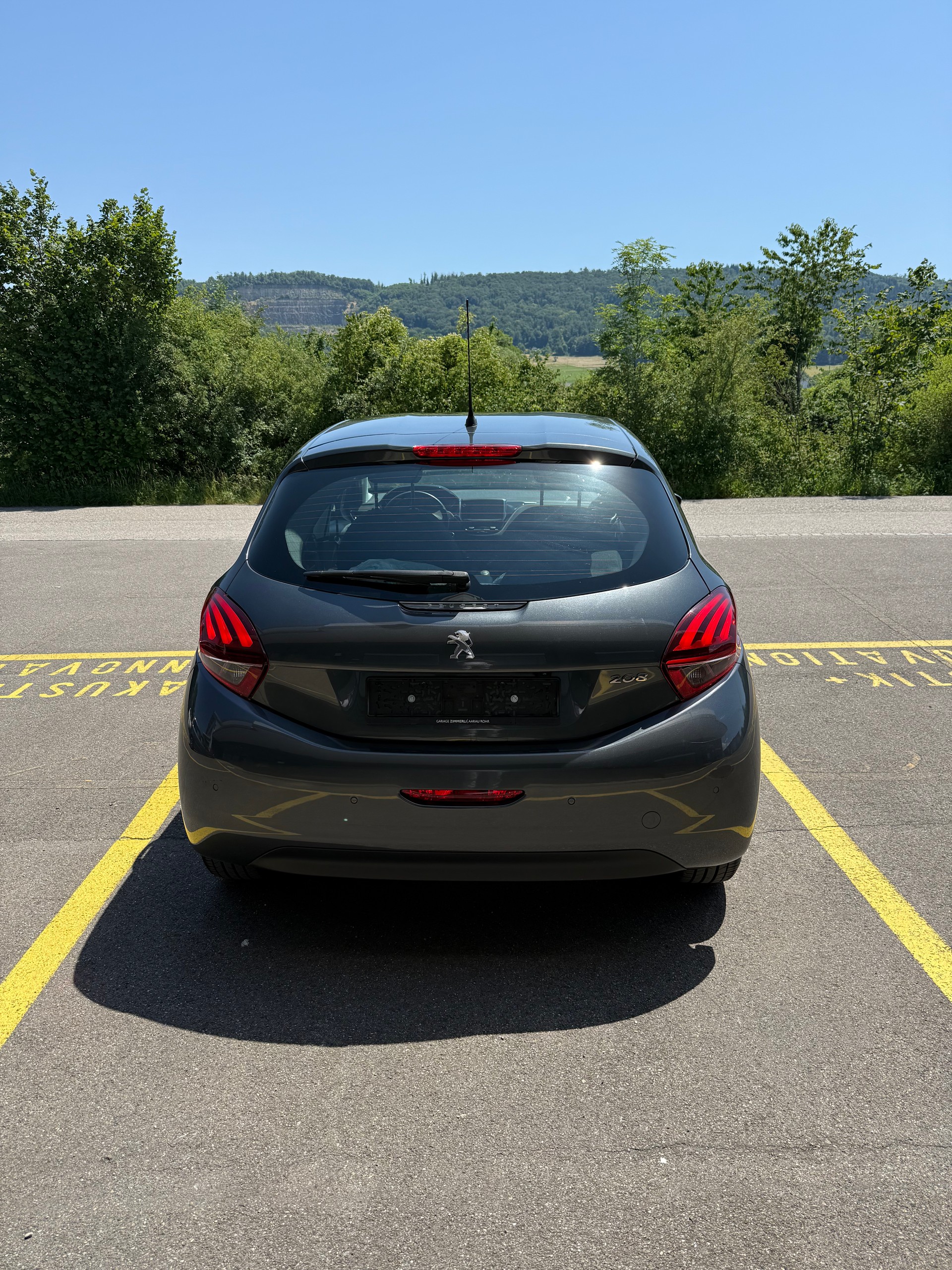 PEUGEOT 208 1.2 PureTech Active EAT6-image-8