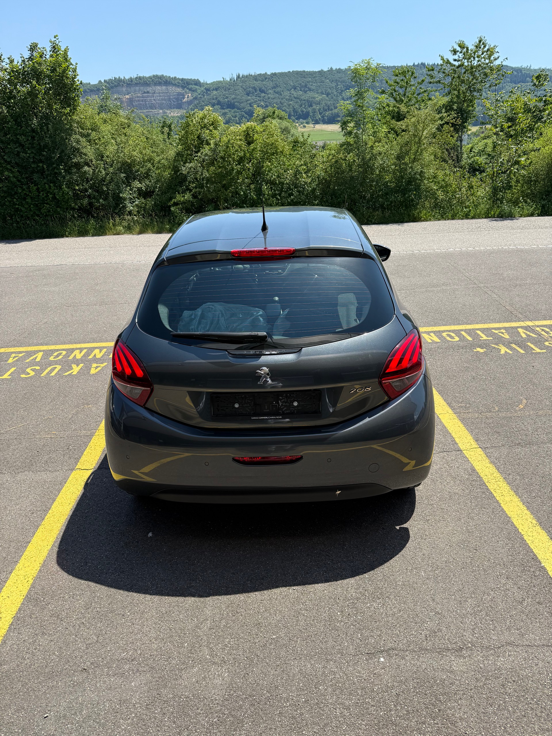 PEUGEOT 208 1.2 PureTech Active EAT6-image-9