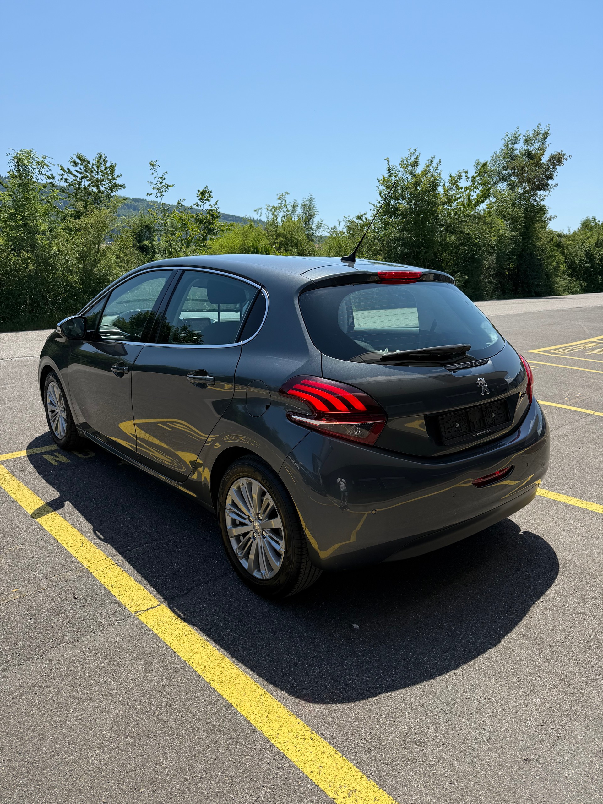 PEUGEOT 208 1.2 PureTech Active EAT6-image-4