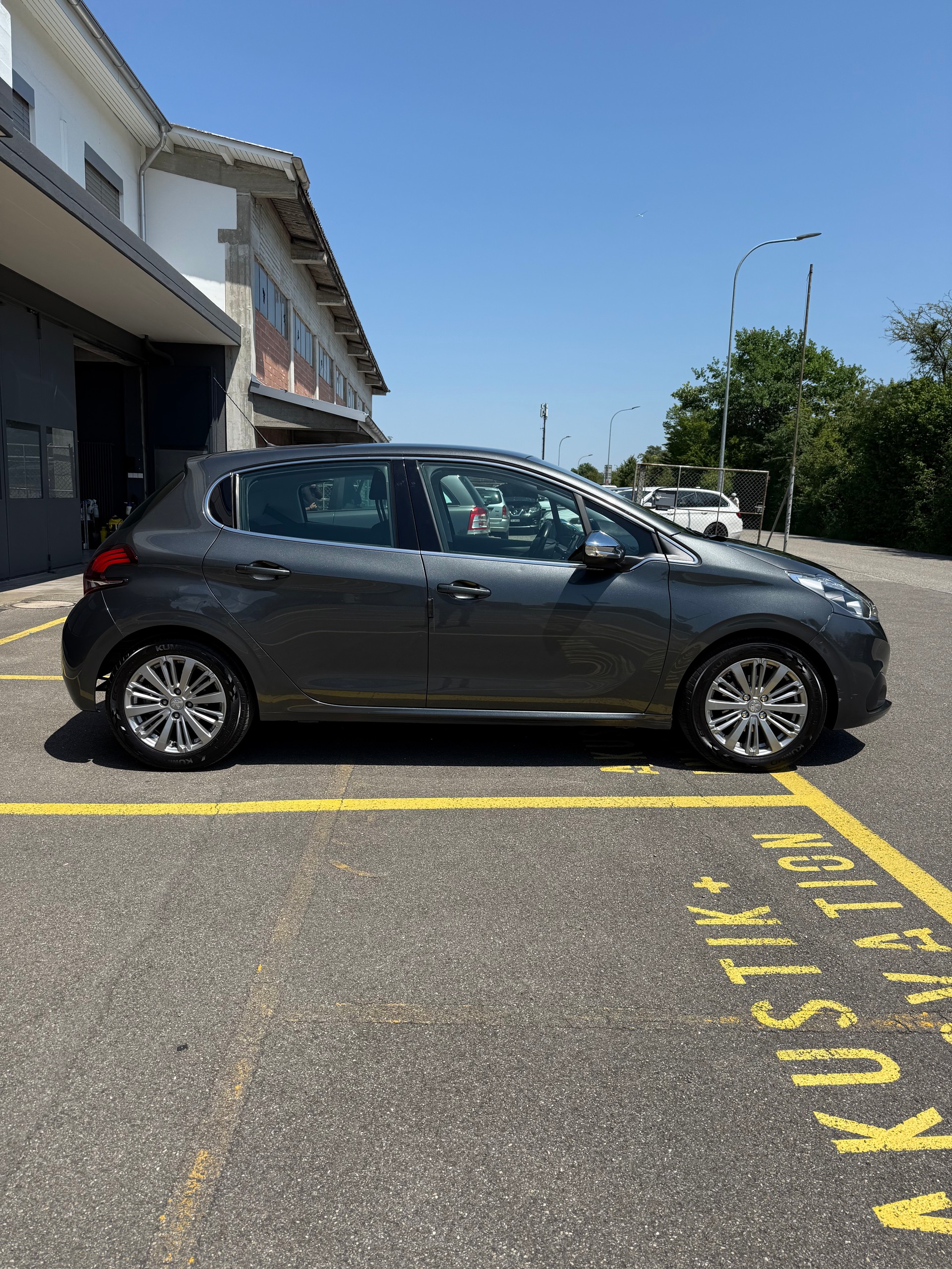 PEUGEOT 208 1.2 PureTech Active EAT6-image-7