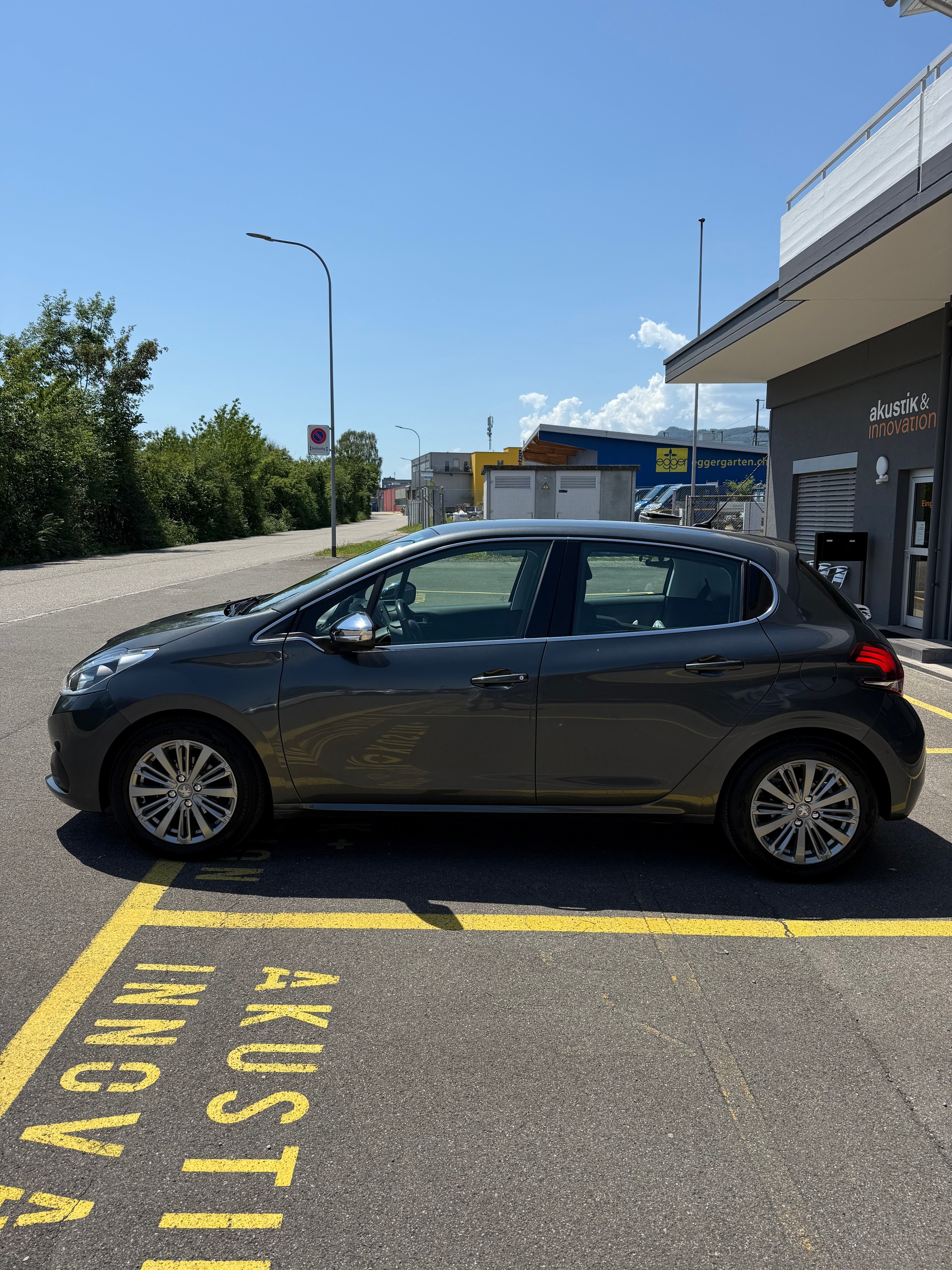 PEUGEOT 208 1.2 PureTech Active EAT6-image-3
