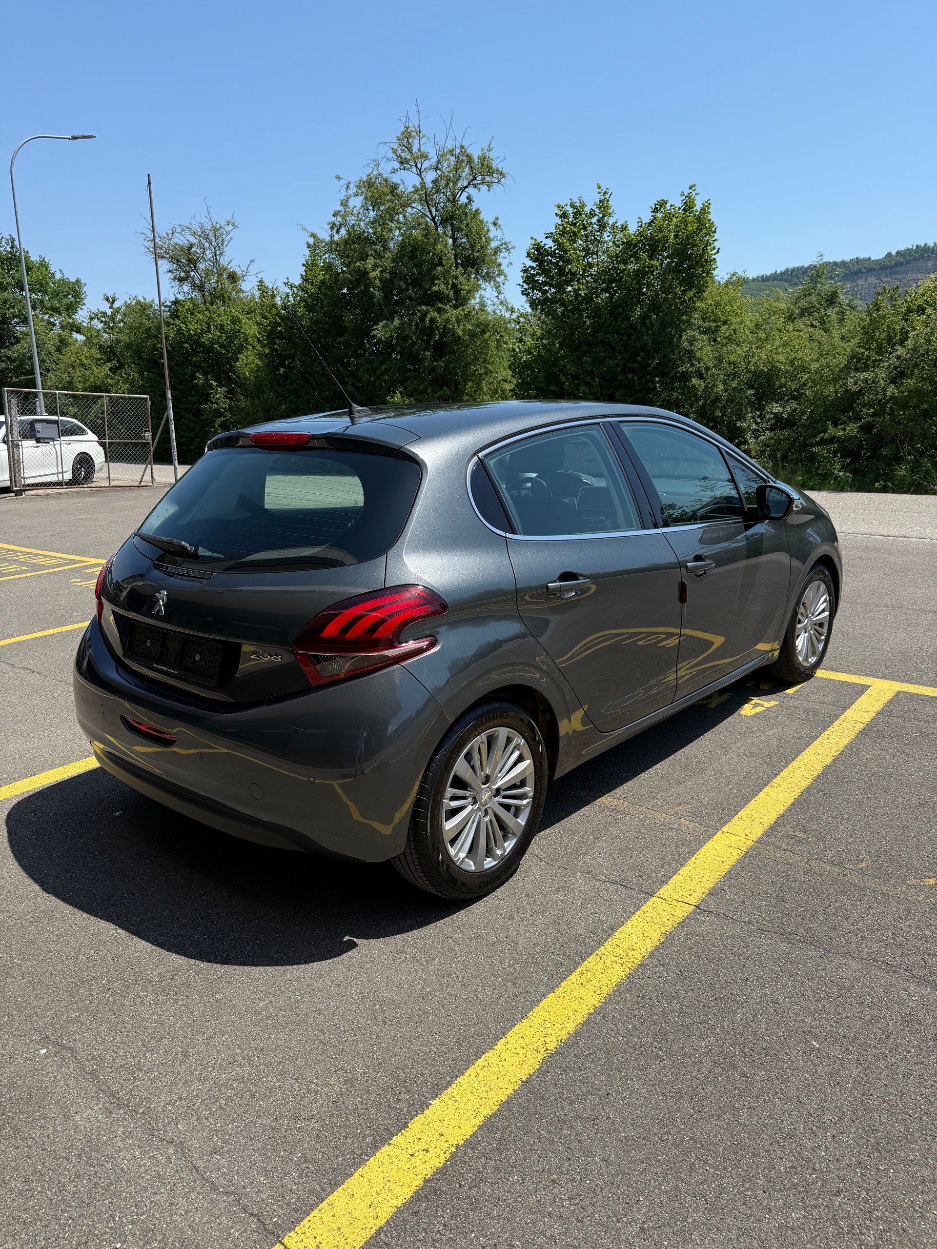 PEUGEOT 208 1.2 PureTech Active EAT6-image-10