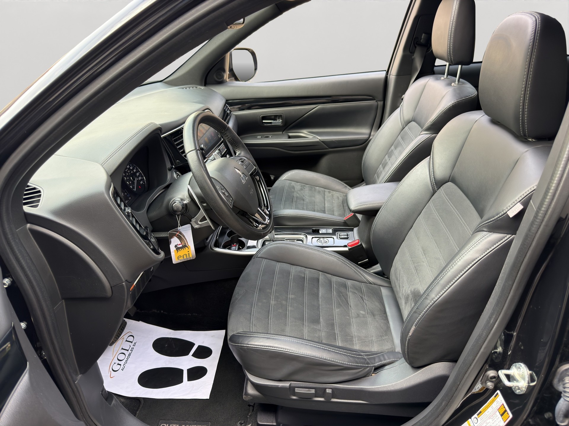 MITSUBISHI OUTLANDER-image-5