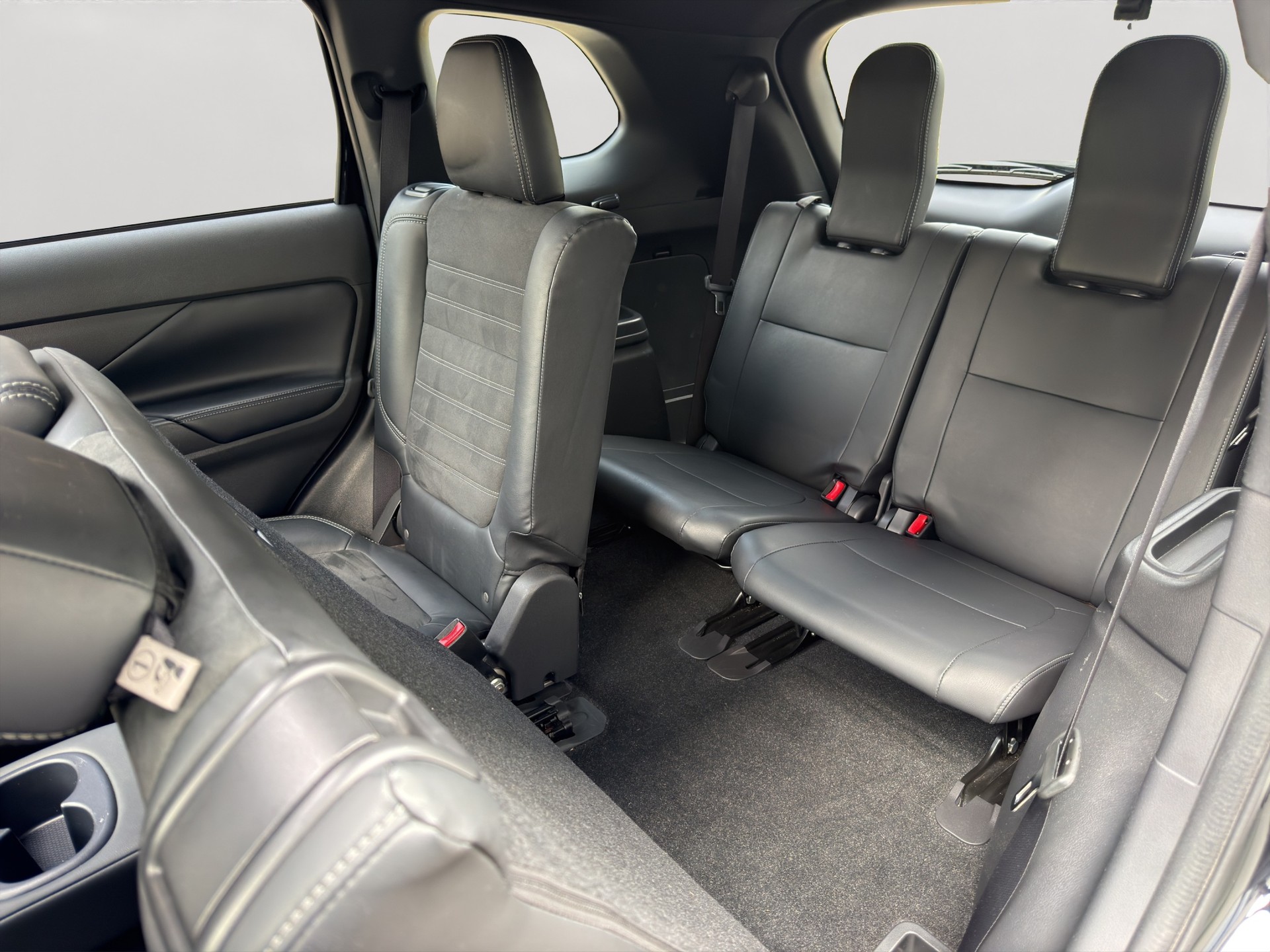 MITSUBISHI OUTLANDER-image-4
