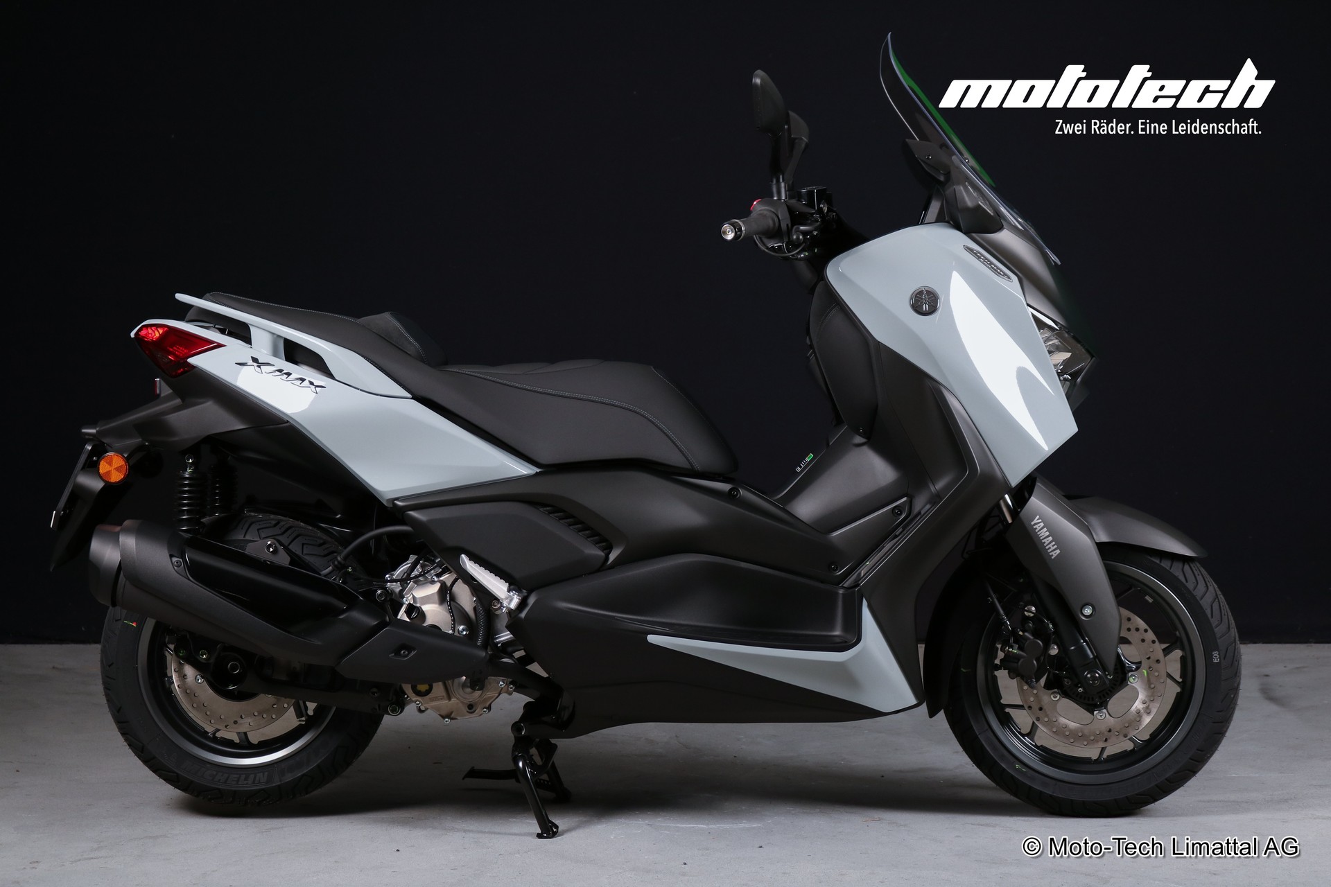 YAMAHA X-Max 300 Tech Max+-showroom-element-1