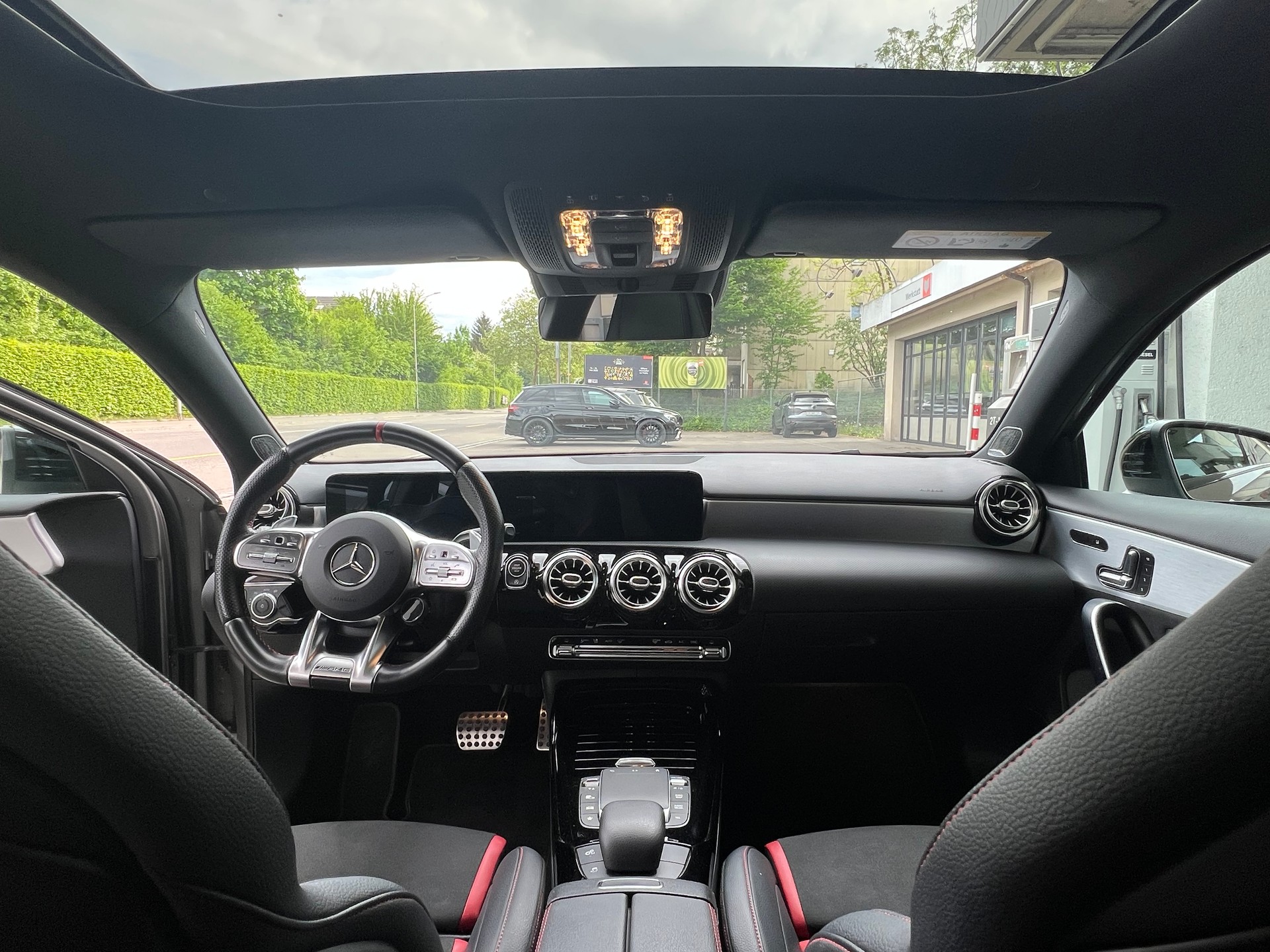 MERCEDES-BENZ A 35 AMG 4Matic Speedshift-image-2