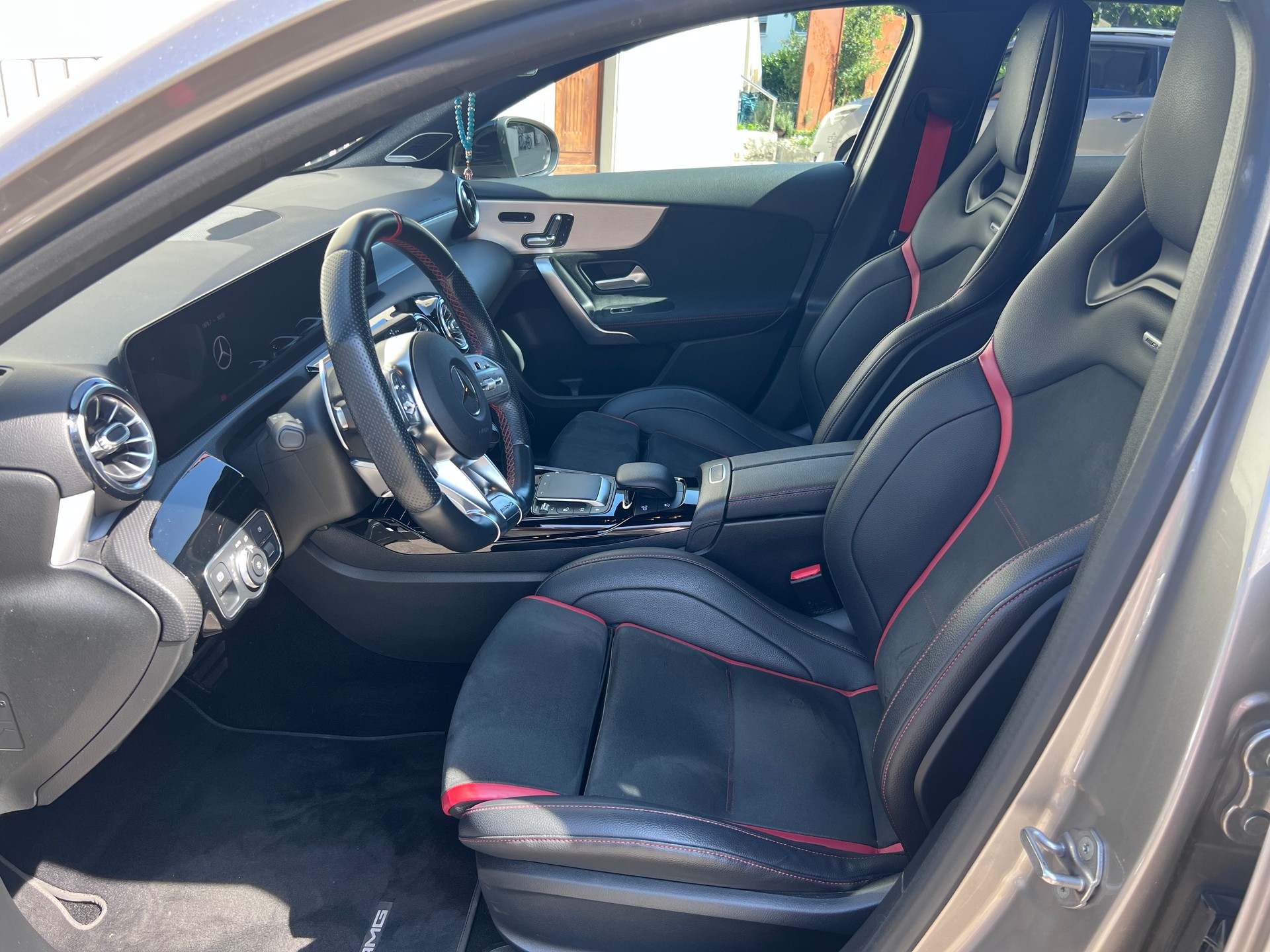 MERCEDES-BENZ A 35 AMG 4Matic Speedshift-image-3