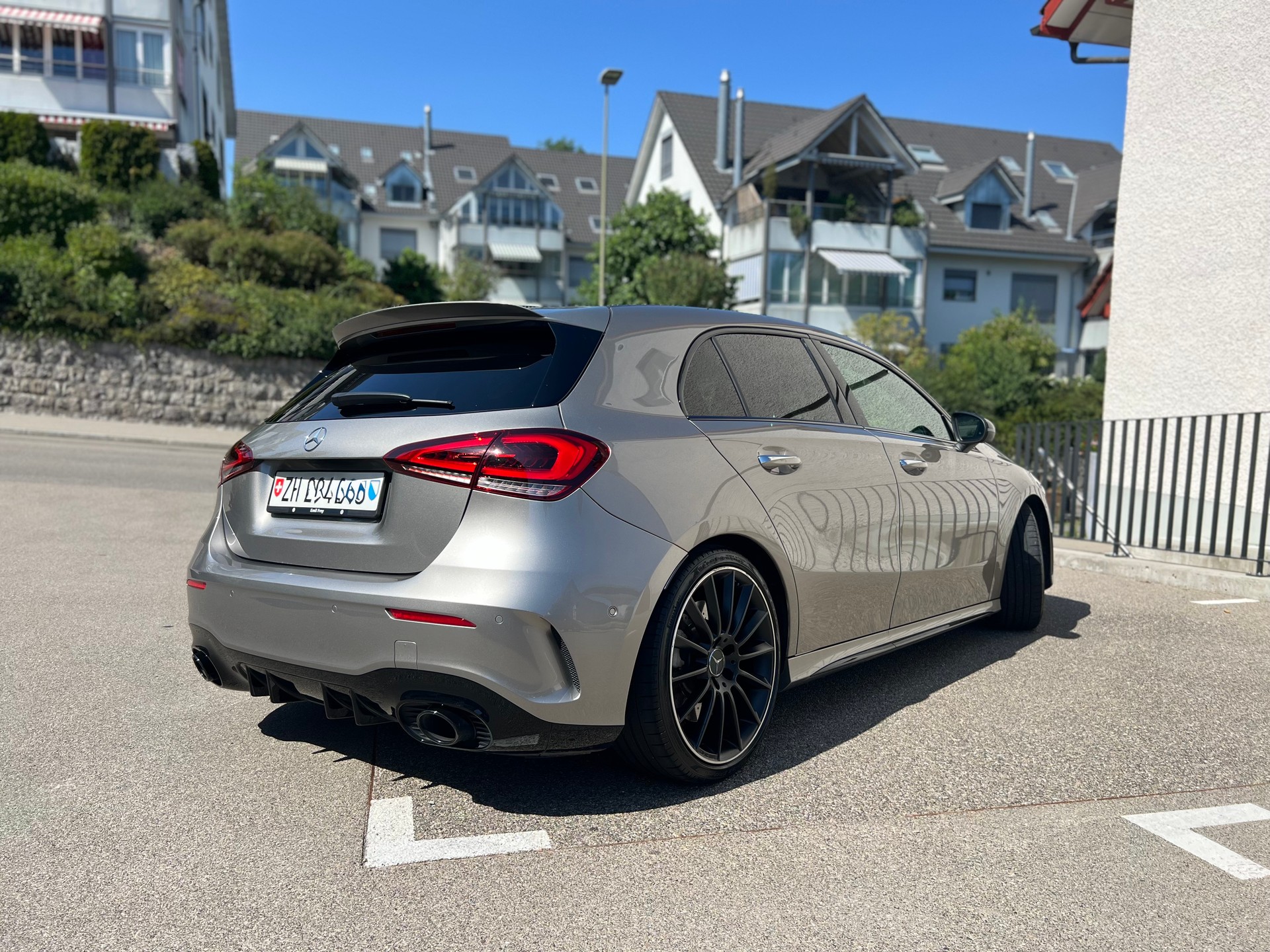 MERCEDES-BENZ A 35 AMG 4Matic Speedshift-image-4