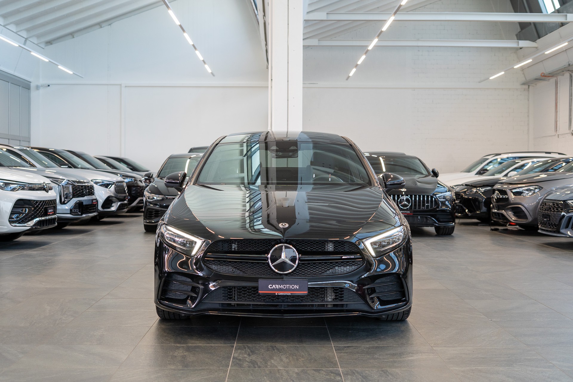 MERCEDES-BENZ A 35 AMG 4matic Limousine / Panorama-Schiebedach / Head-Up / El. Memory Sitze-showroom-element-1