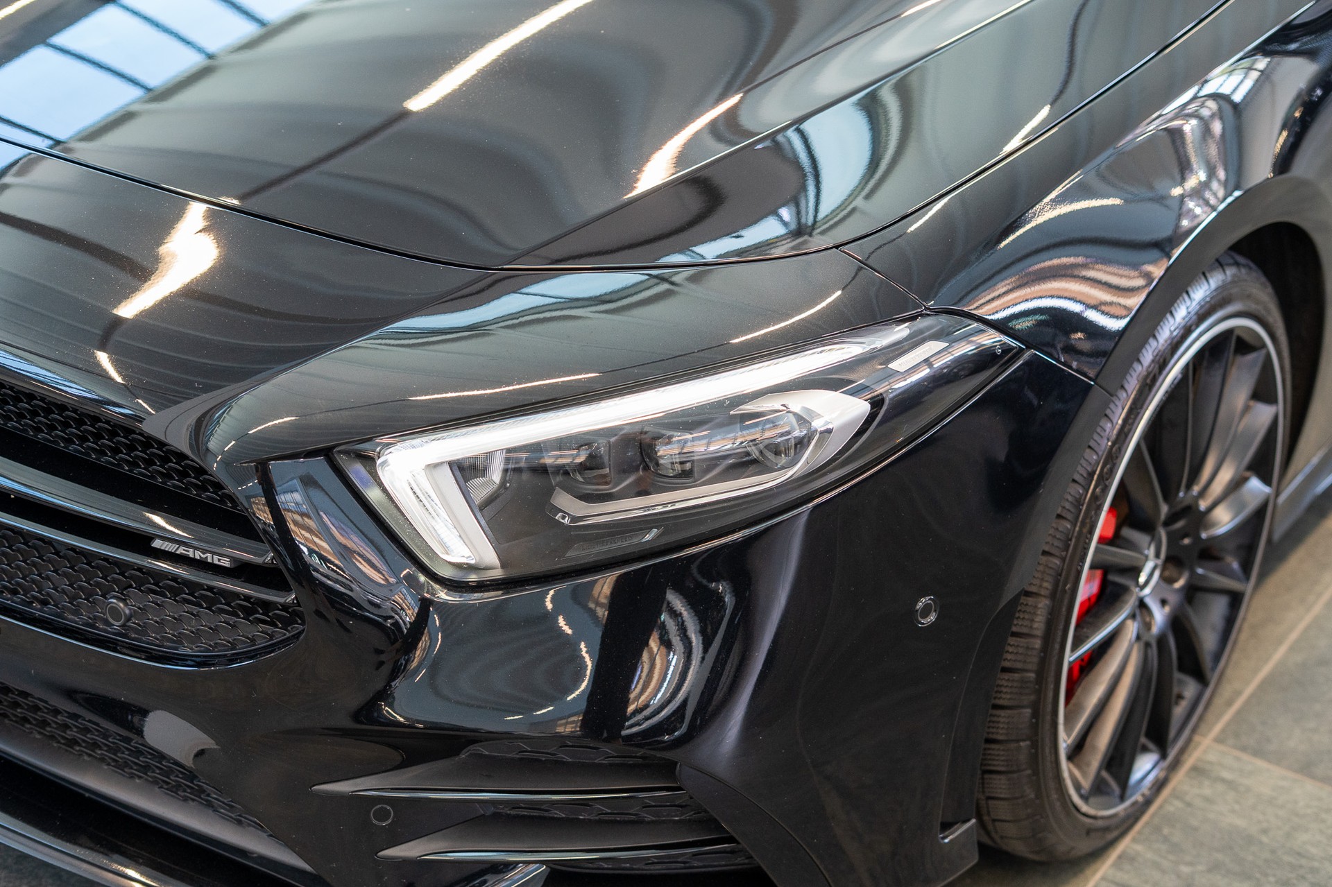 MERCEDES-BENZ A 35 AMG 4matic Limousine / Panorama-Schiebedach / Head-Up / El. Memory Sitze-image-23