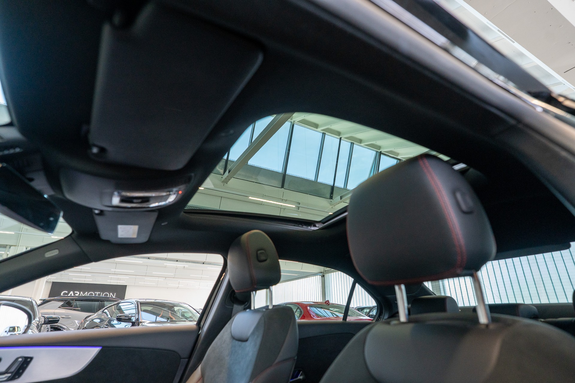 MERCEDES-BENZ A 35 AMG 4matic Limousine / Panorama-Schiebedach / Head-Up / El. Memory Sitze-image-11