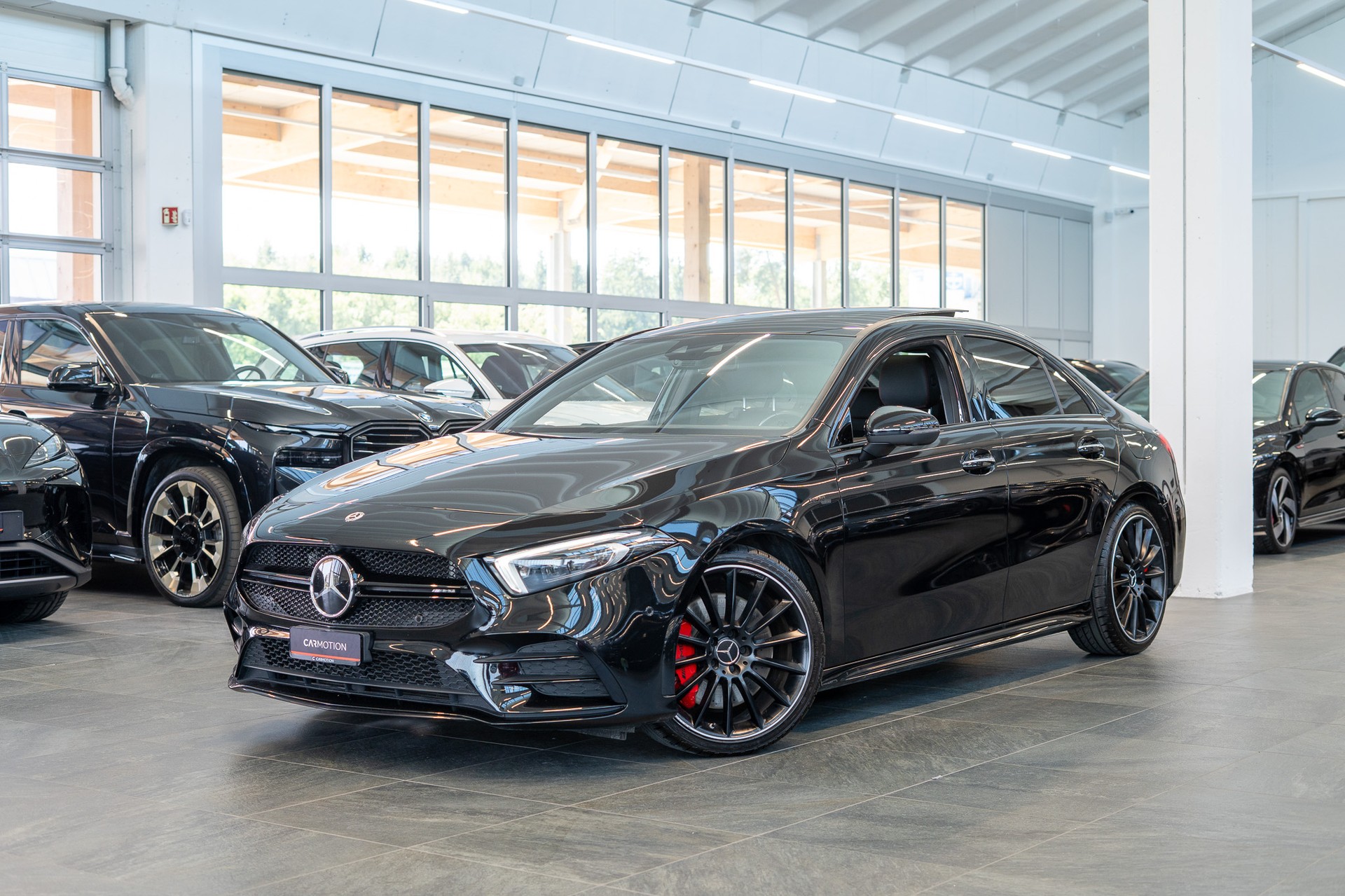 MERCEDES-BENZ A 35 AMG 4matic Limousine / Panorama-Schiebedach / Head-Up / El. Memory Sitze