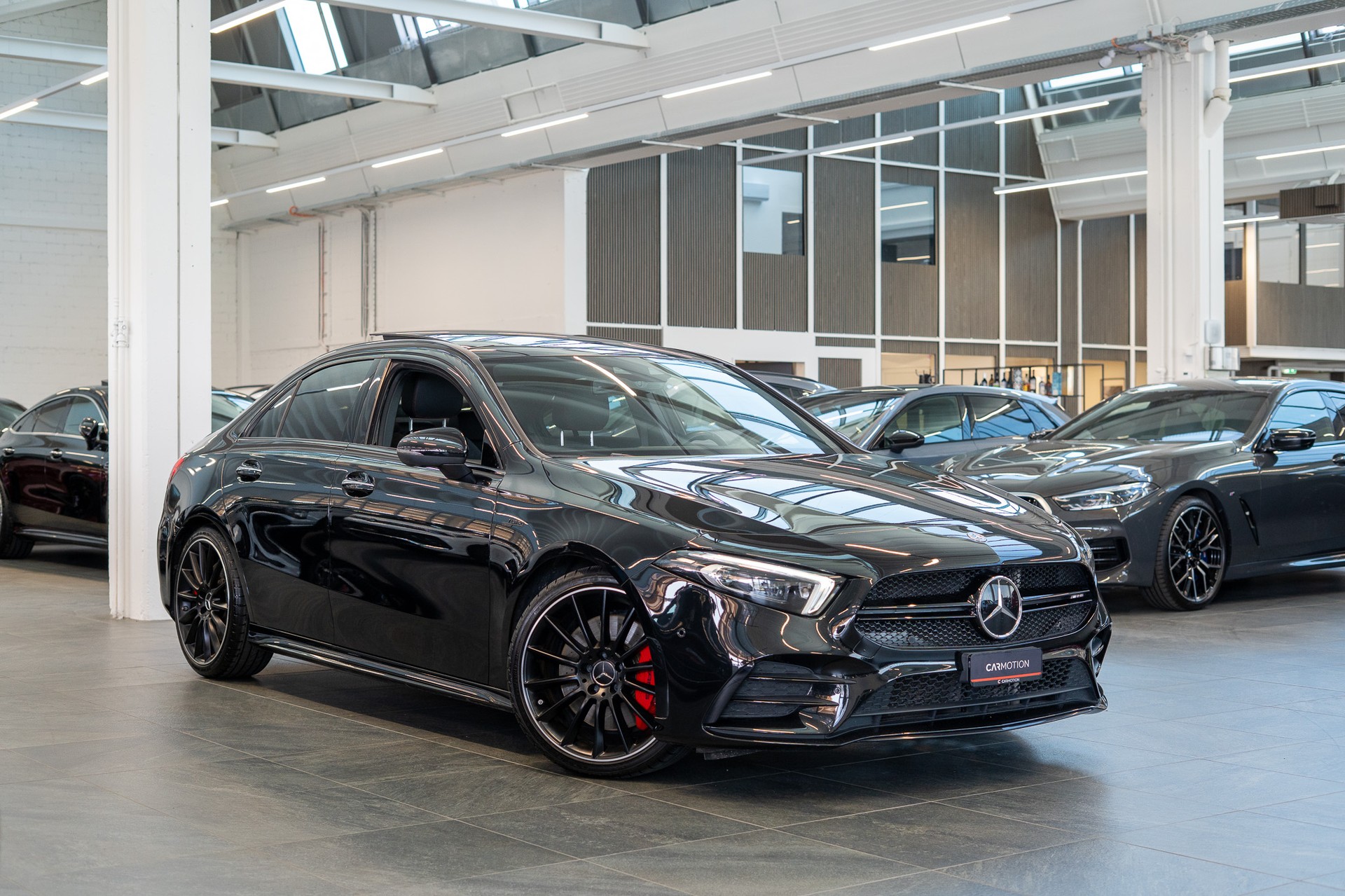 MERCEDES-BENZ A 35 AMG 4matic Limousine / Panorama-Schiebedach / Head-Up / El. Memory Sitze-showroom-element-2