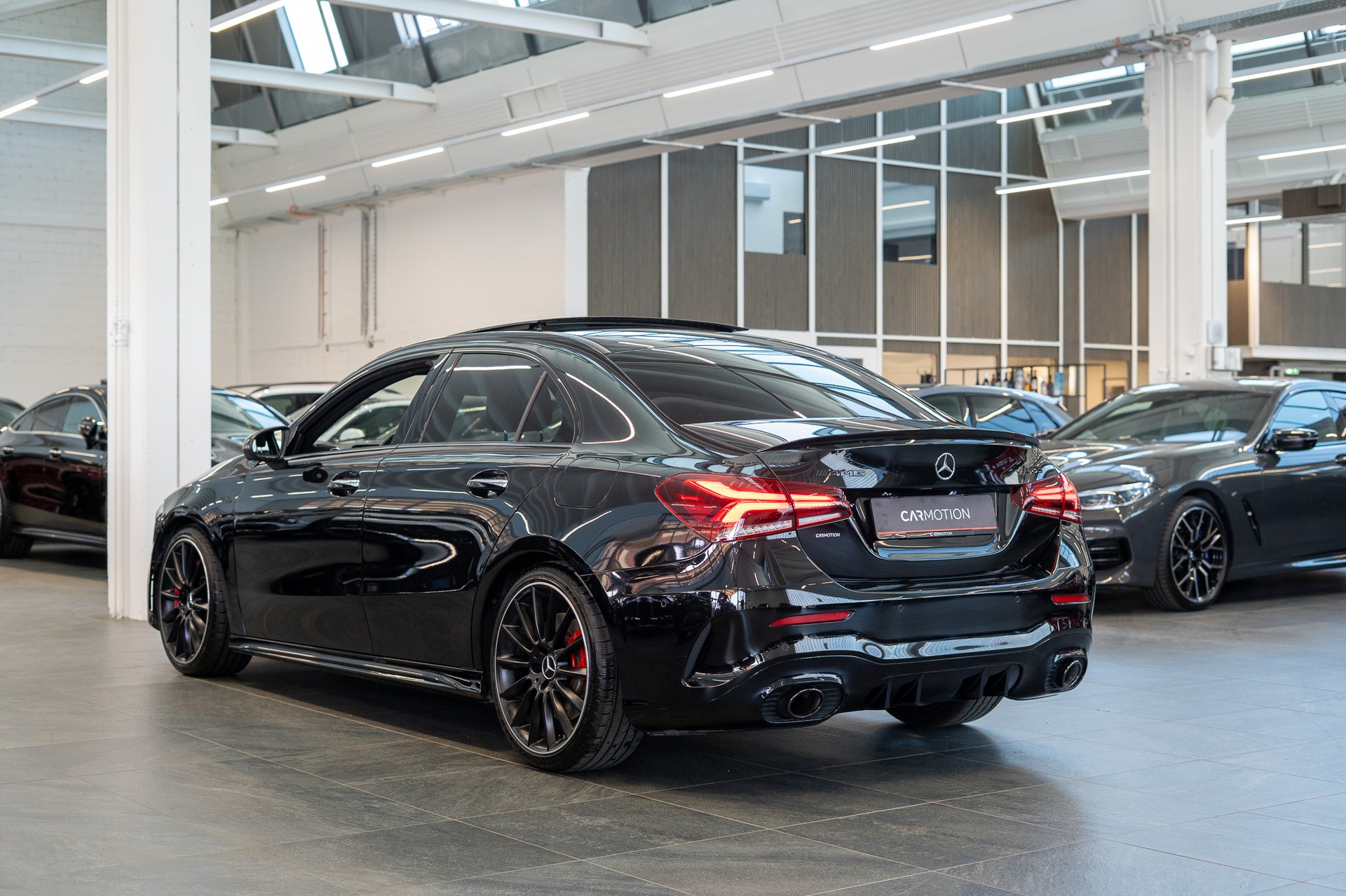 MERCEDES-BENZ A 35 AMG 4matic Limousine / Panorama-Schiebedach / Head-Up / El. Memory Sitze-showroom-element-3