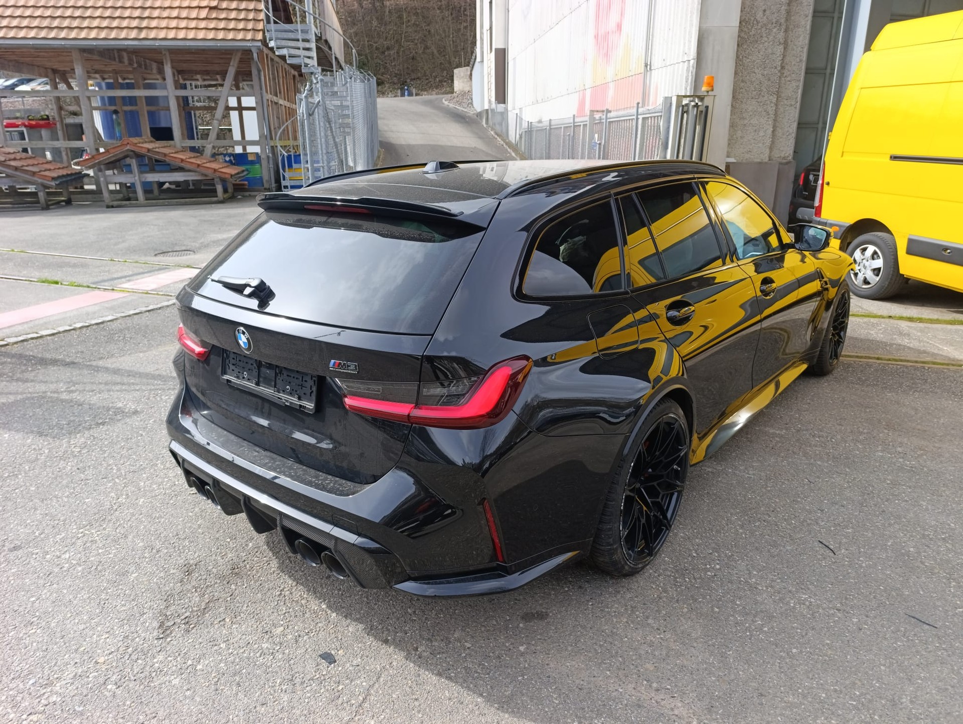 BMW M3 Touring xDrive Competition M-image-3