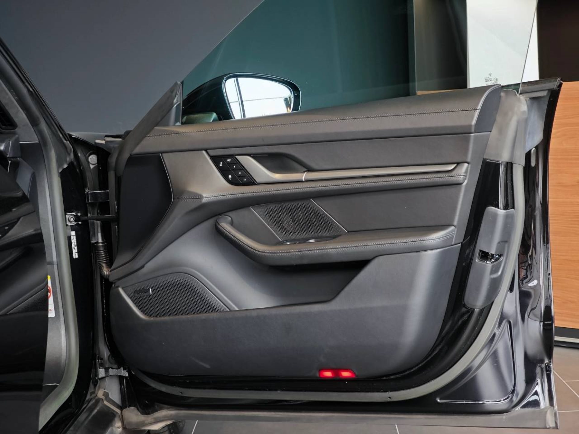 PORSCHE Taycan GTS Sport Turismo-image-23