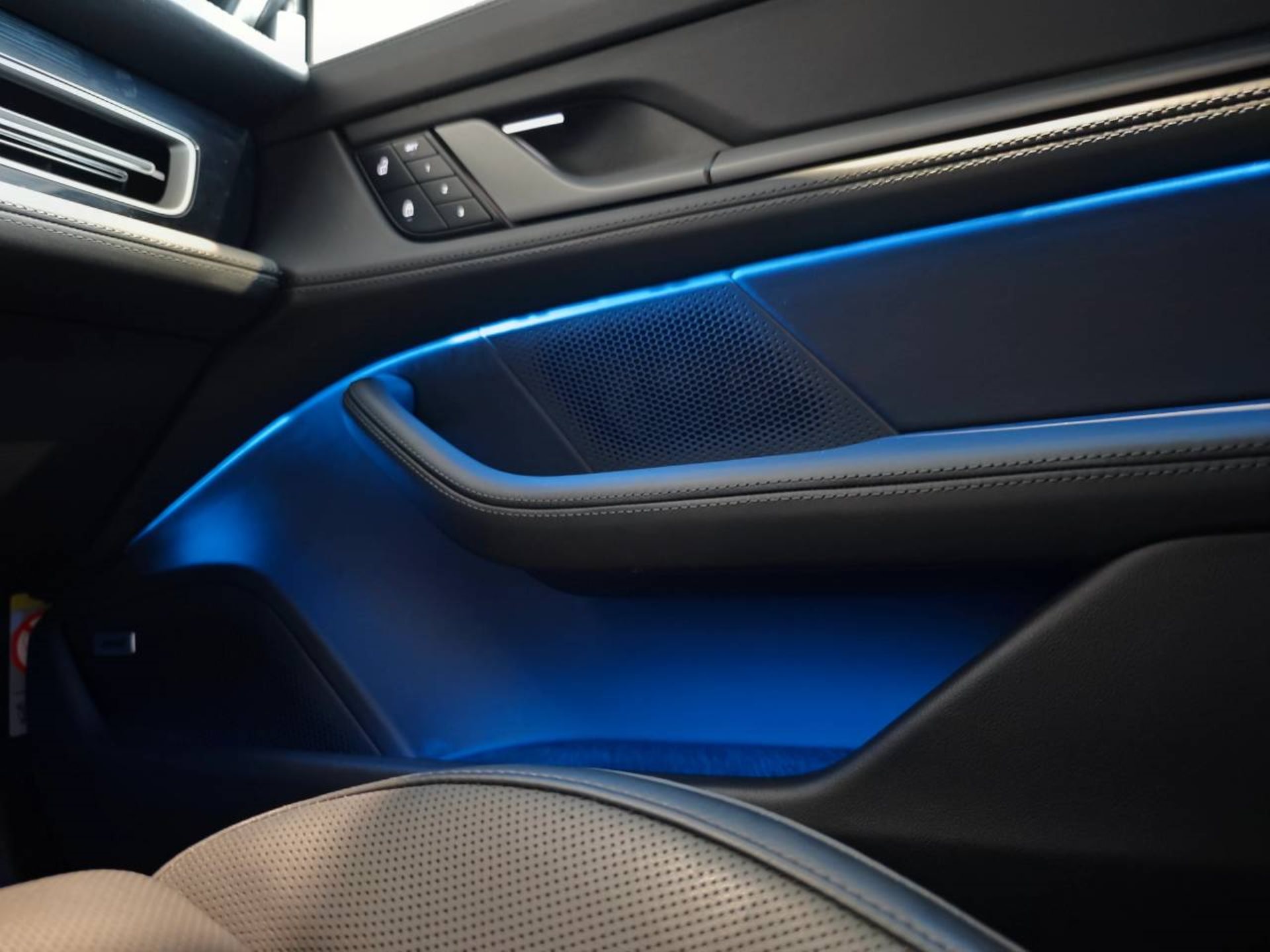 PORSCHE Taycan GTS Sport Turismo-image-26
