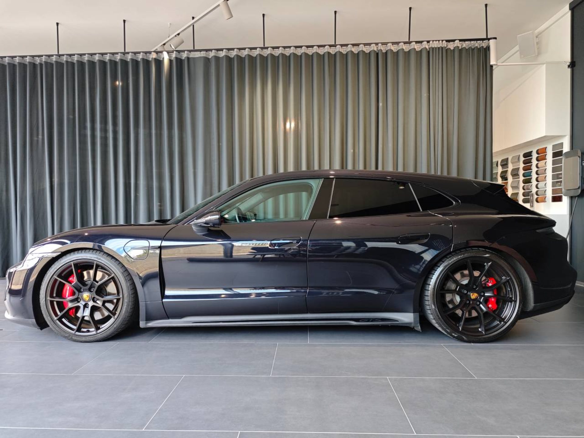 PORSCHE Taycan GTS Sport Turismo-image-5