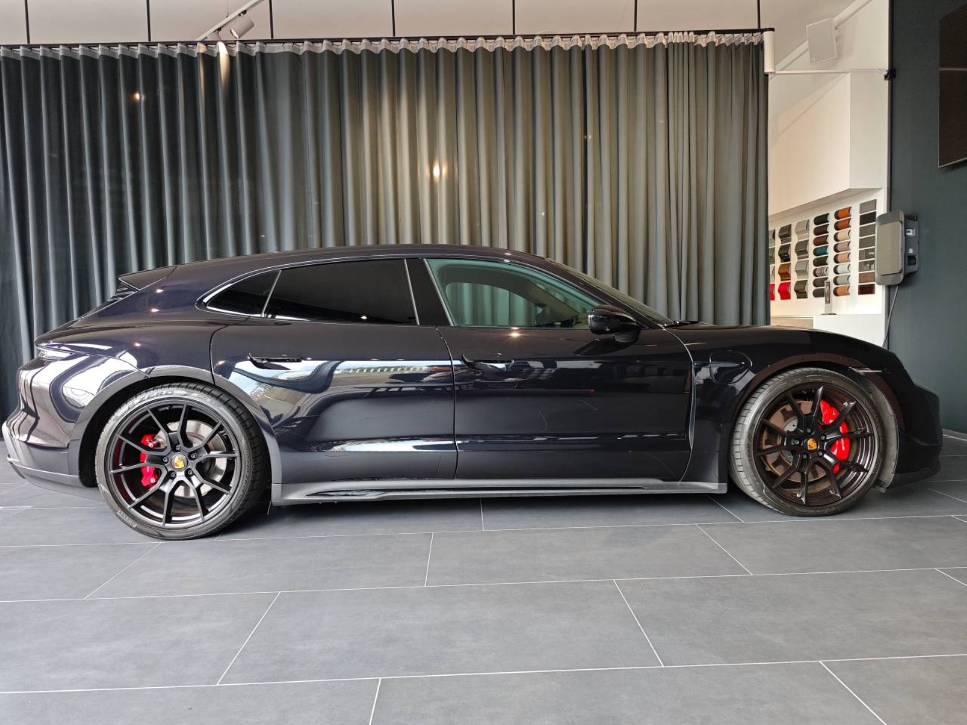 PORSCHE Taycan GTS Sport Turismo-image-9