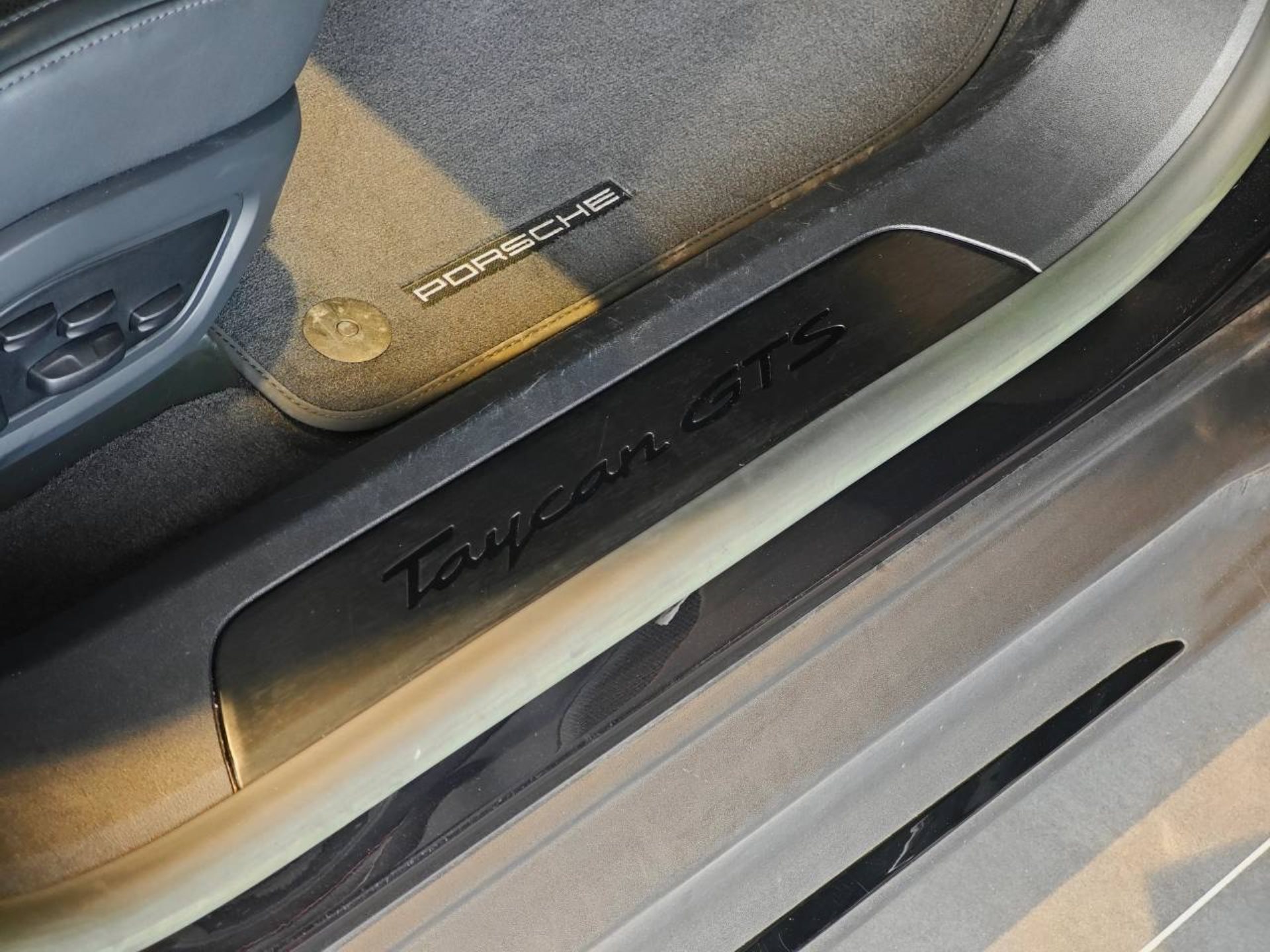 PORSCHE Taycan GTS Sport Turismo-image-25