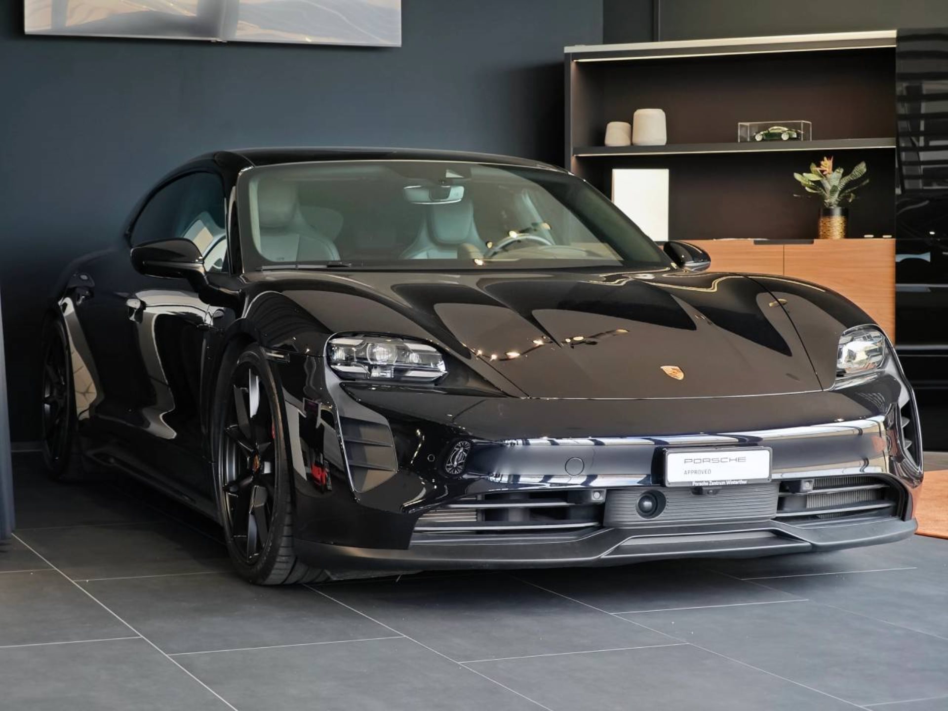 PORSCHE Taycan GTS Sport Turismo-image-2