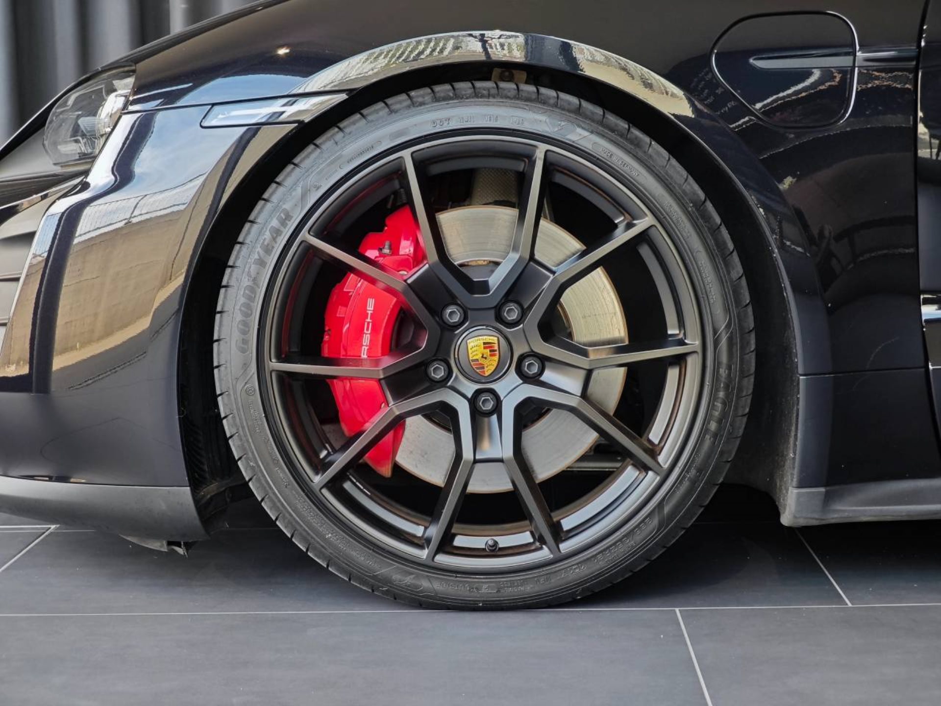 PORSCHE Taycan GTS Sport Turismo-image-14