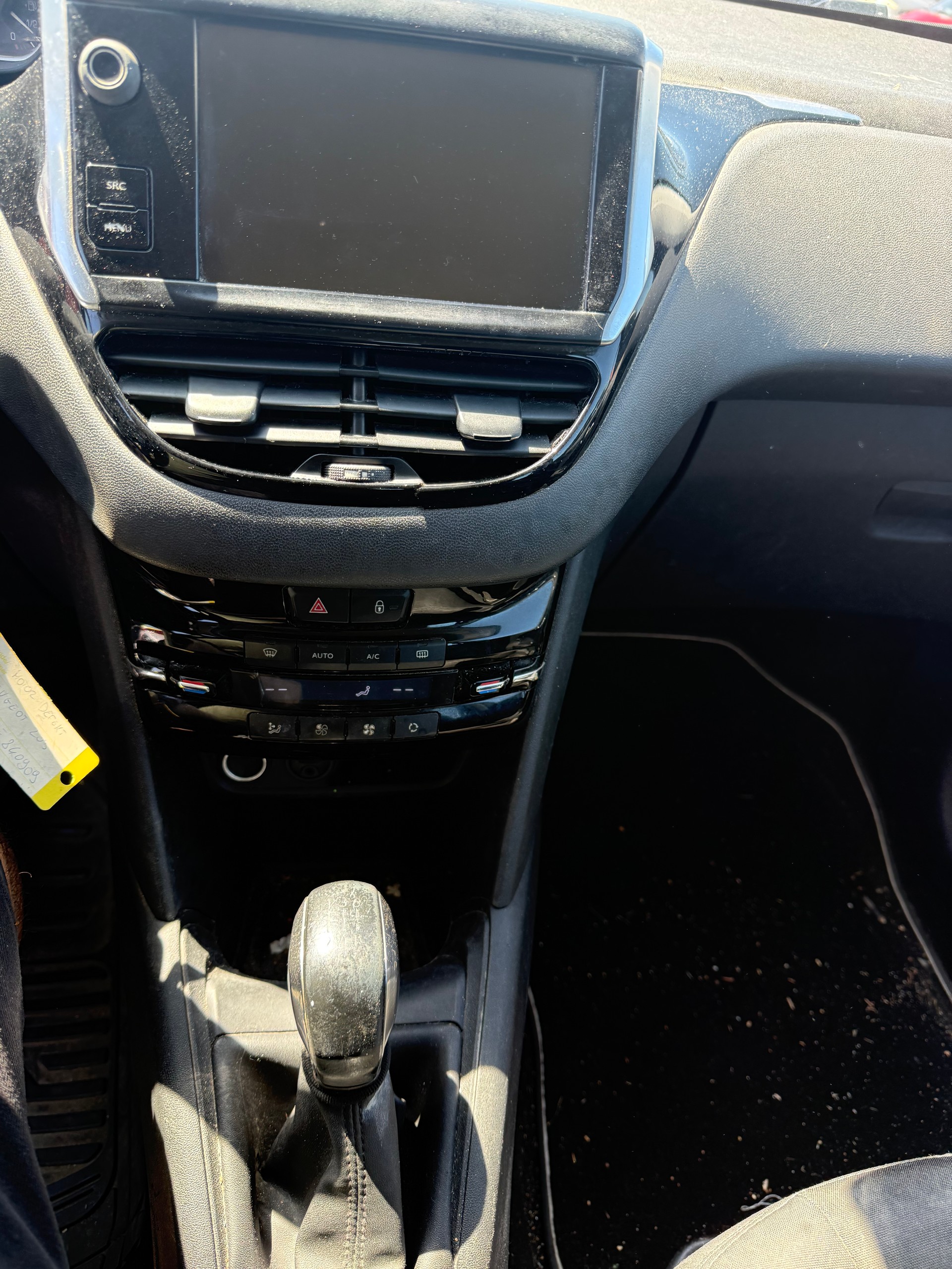 PEUGEOT 208 1.2 THP Allure-image-6