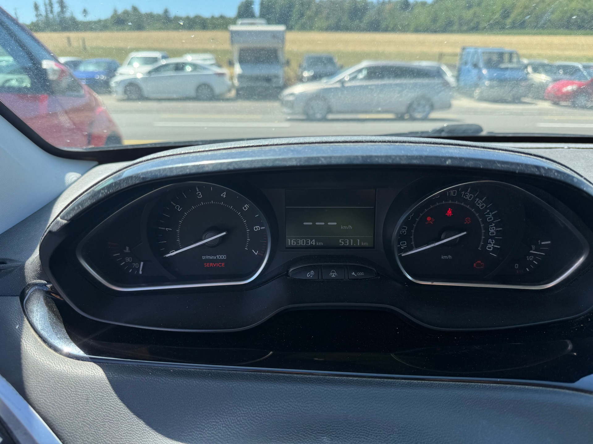 PEUGEOT 208 1.2 THP Allure-image-7