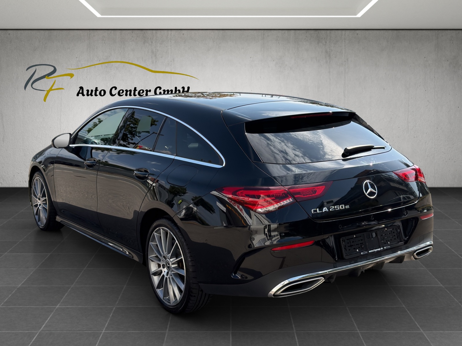MERCEDES-BENZ CLA Shooting Brake 250 e 8G-DCT AMG Line-image-4