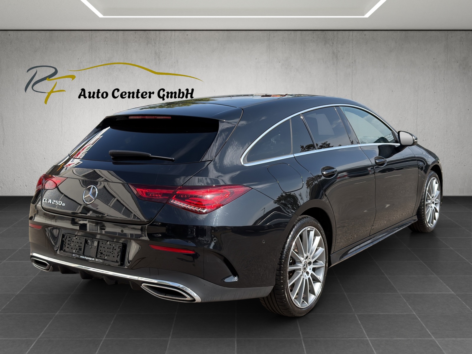 MERCEDES-BENZ CLA Shooting Brake 250 e 8G-DCT AMG Line-image-3