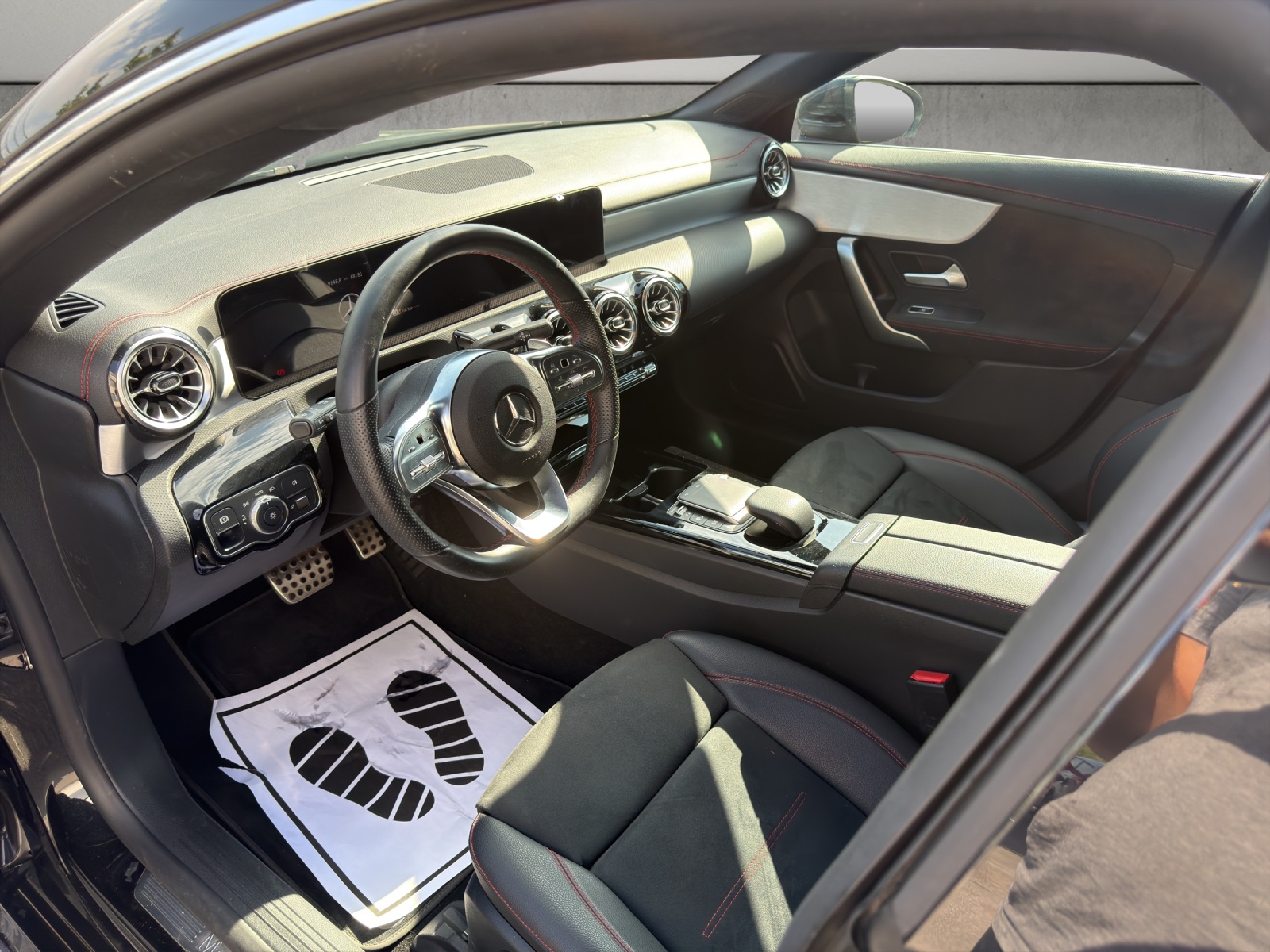 MERCEDES-BENZ CLA Shooting Brake 250 e 8G-DCT AMG Line-image-9