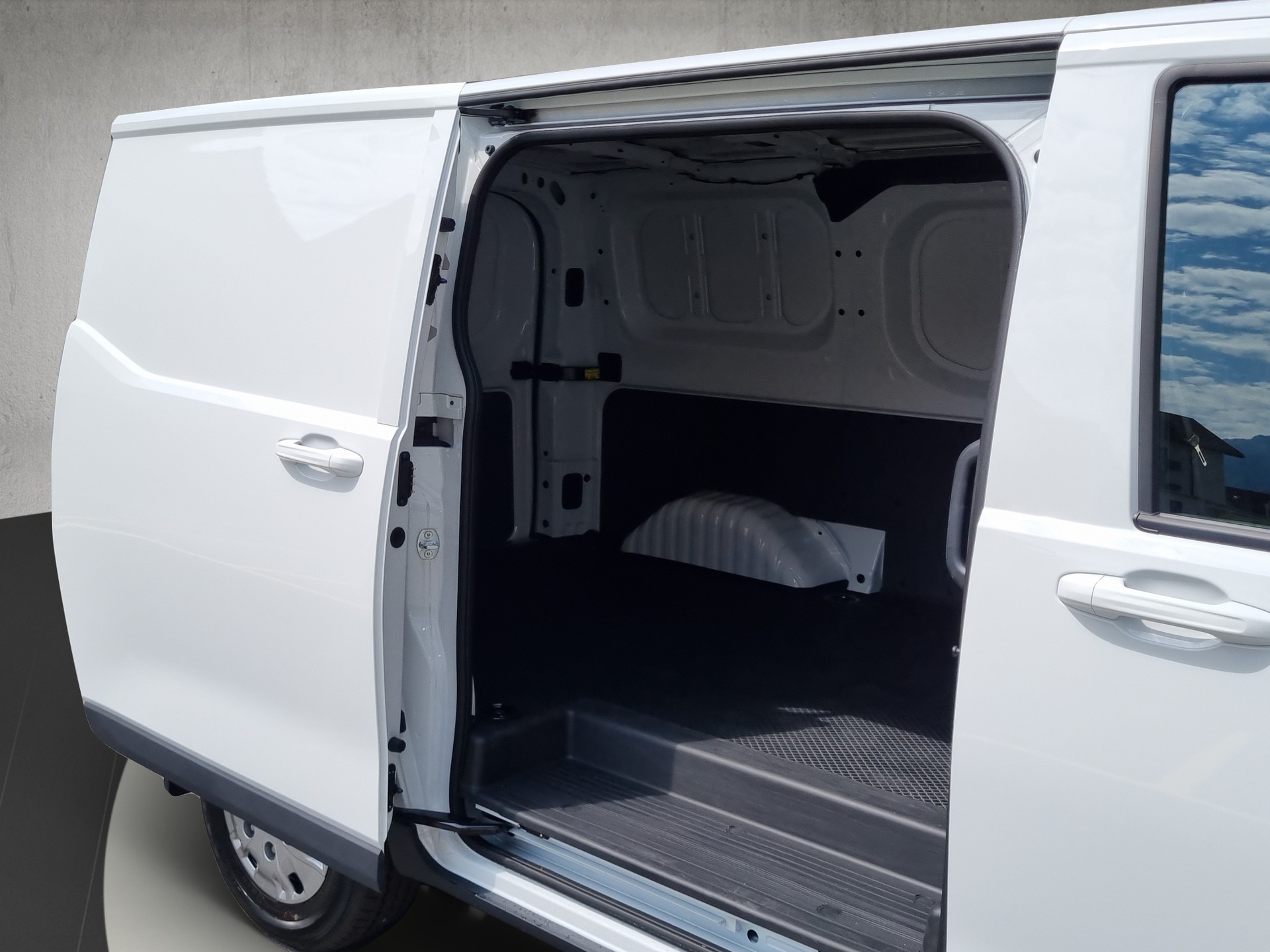 MAXUS eDeliver 7 Kaw. L1 E-Motor Luxury 88kWh AWD-image-10