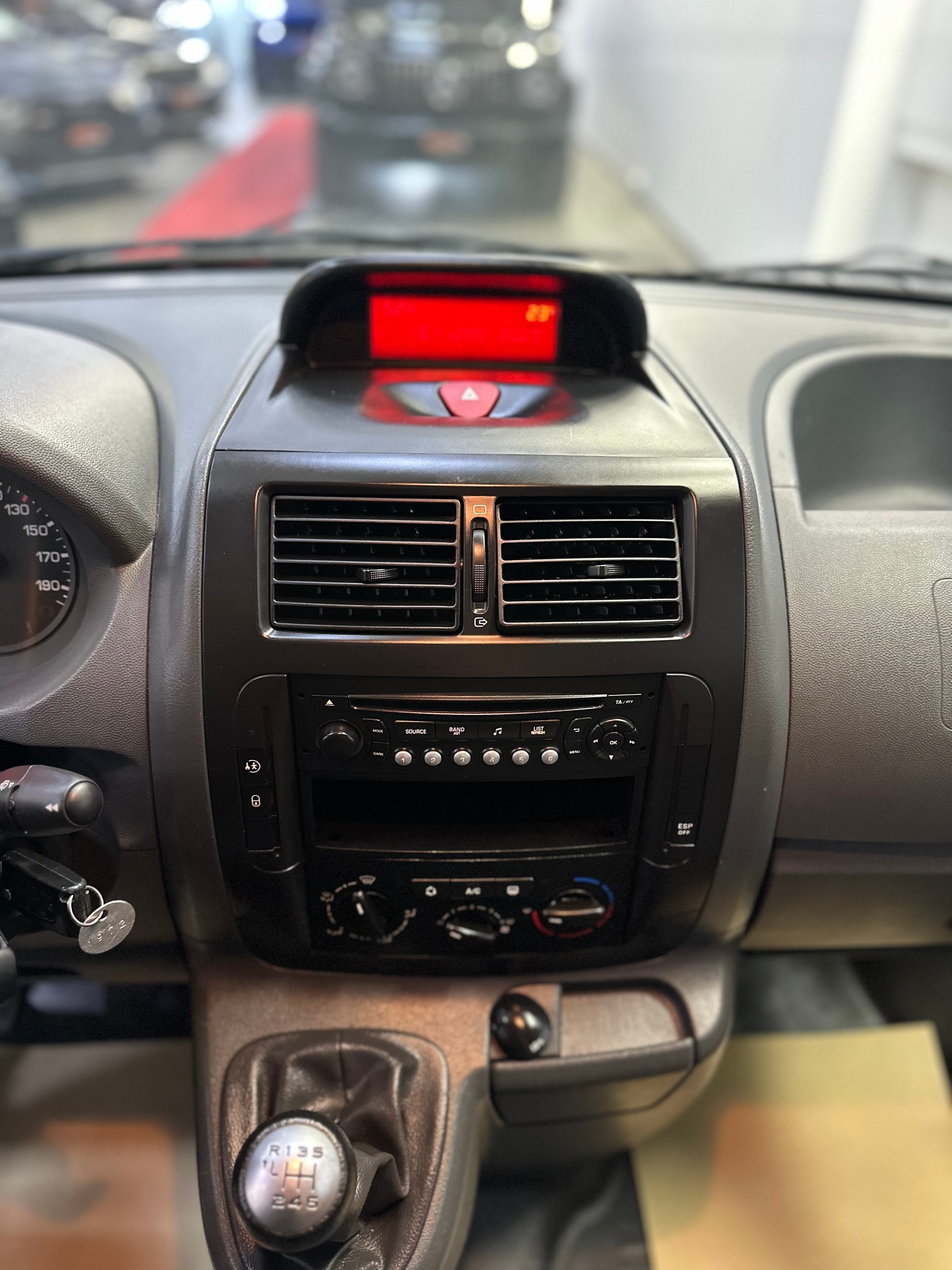 CITROEN Jumpy 2.0 HDi L2H1 Attraction-image-9