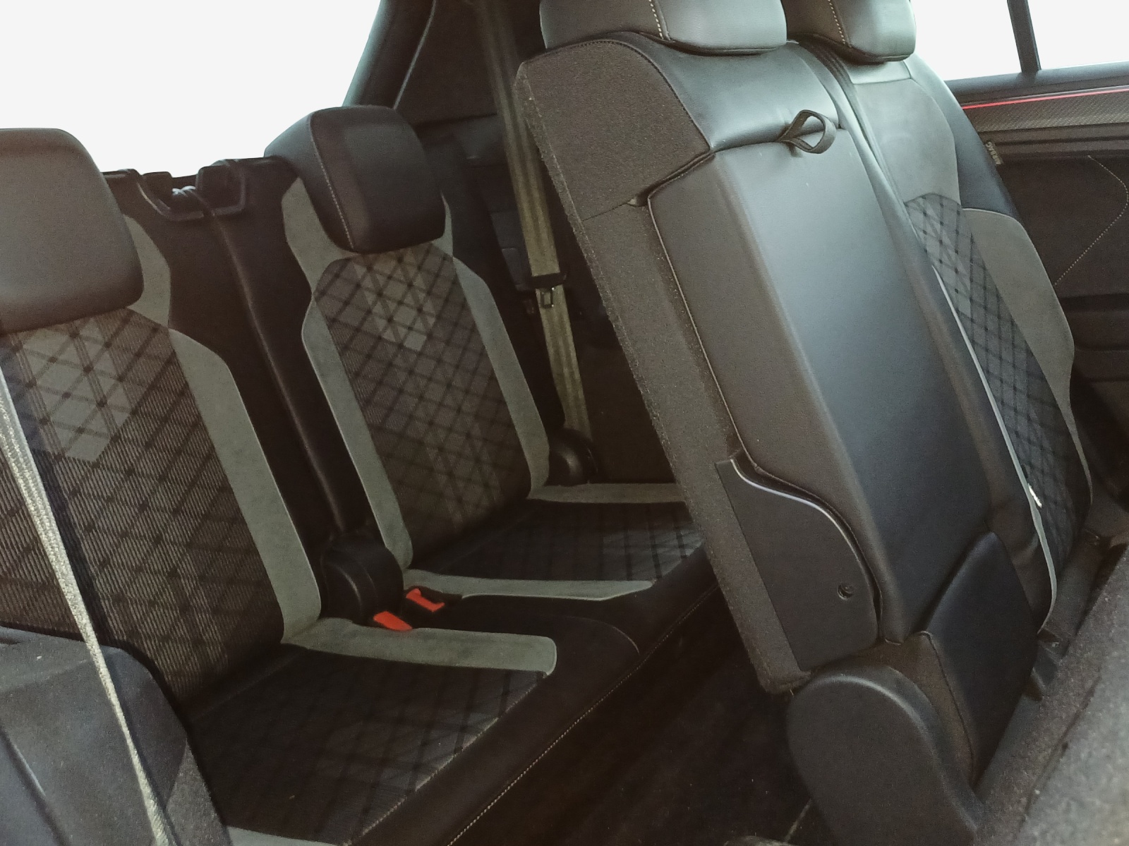 VW Tiguan Allspace 2.0TSI R-Line 4Motion DSG-image-14