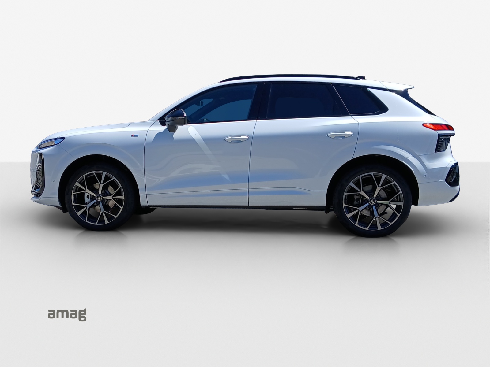 AUDI Q3 SUV 110 kW TFSI S tronic-image-1
