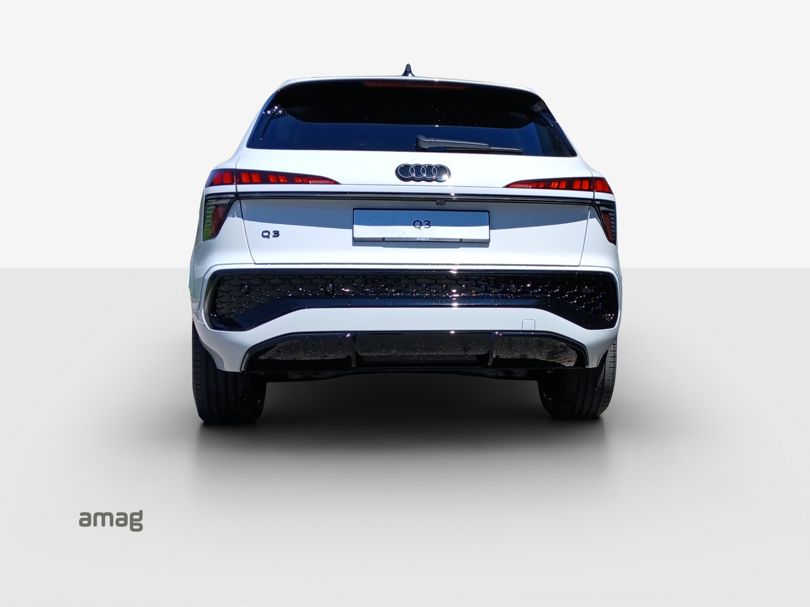 AUDI Q3 SUV 110 kW TFSI S tronic-image-3