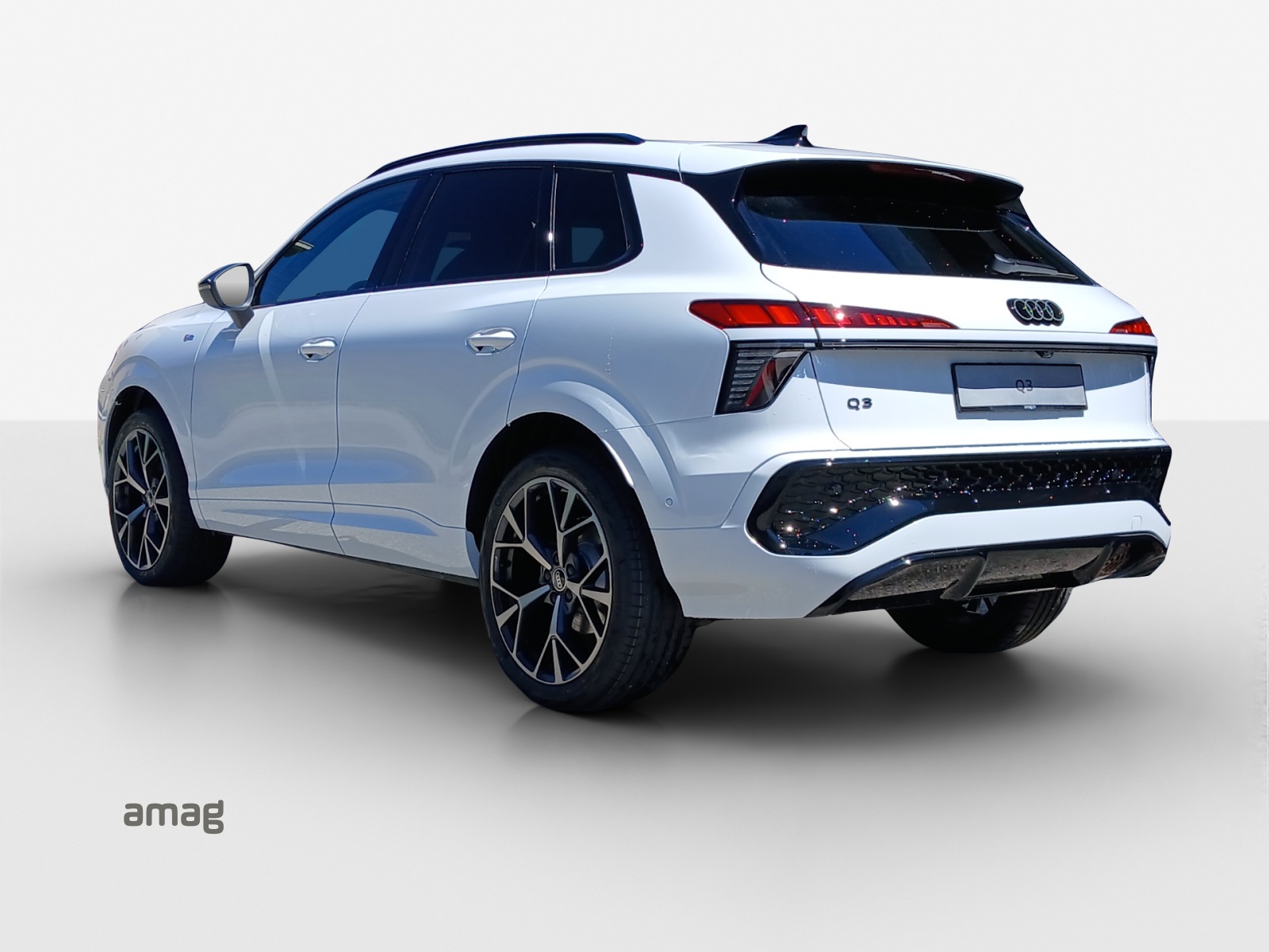 AUDI Q3 SUV 110 kW TFSI S tronic-image-2
