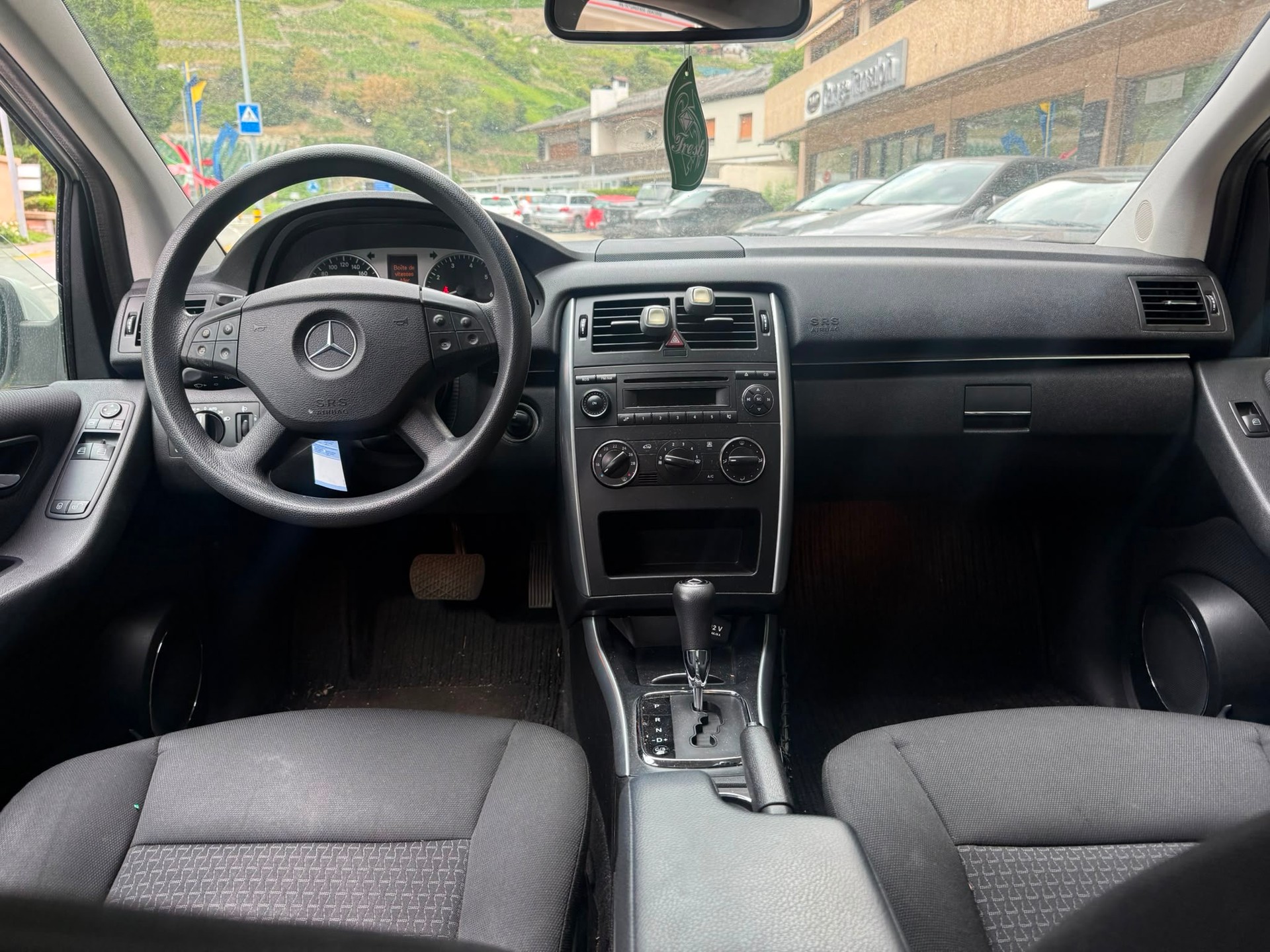 MERCEDES-BENZ B 200-image-9