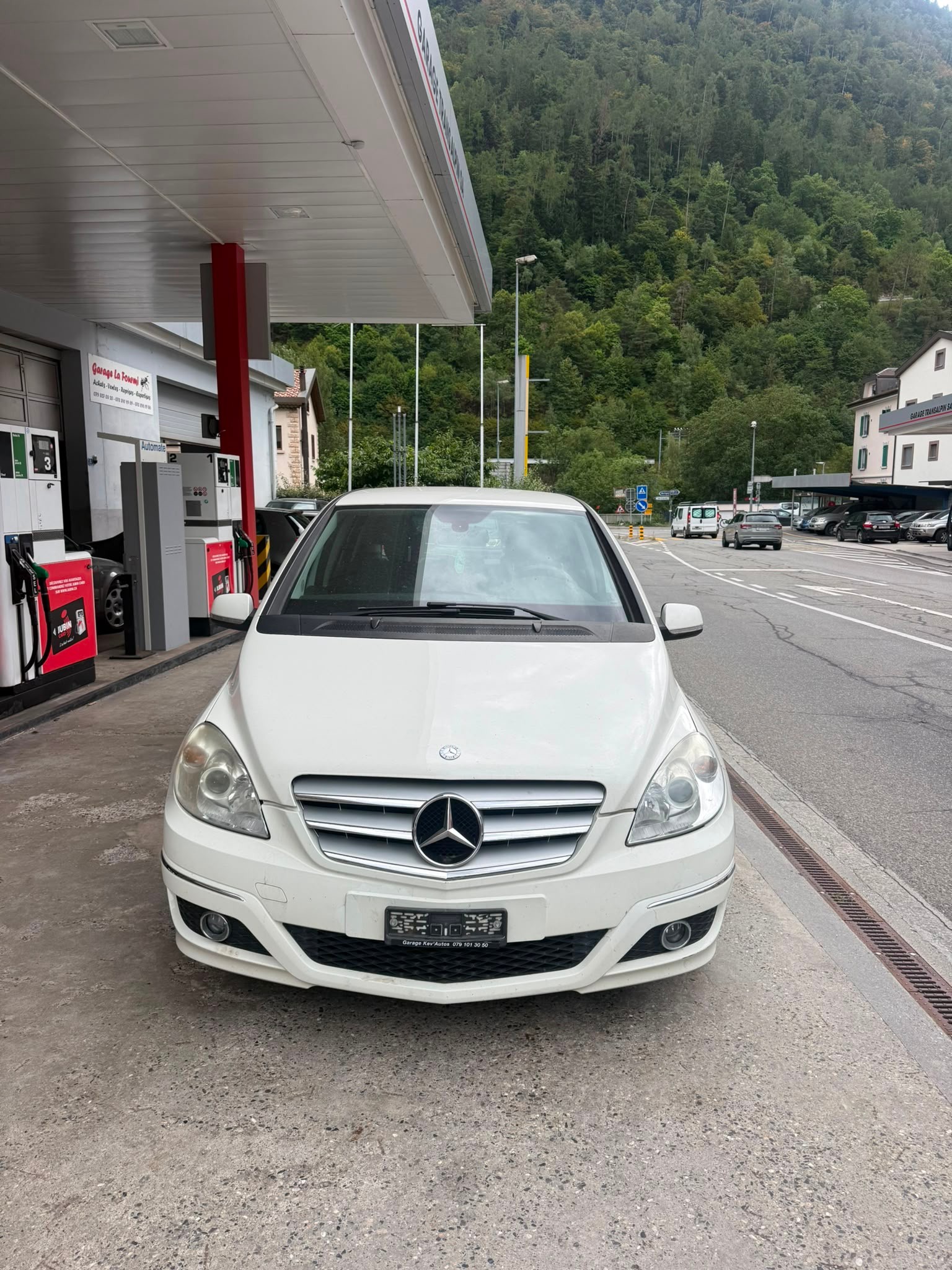 MERCEDES-BENZ B 200-image-1