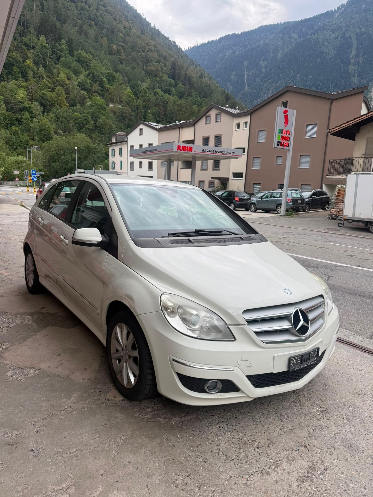 MERCEDES-BENZ B 200-image-0