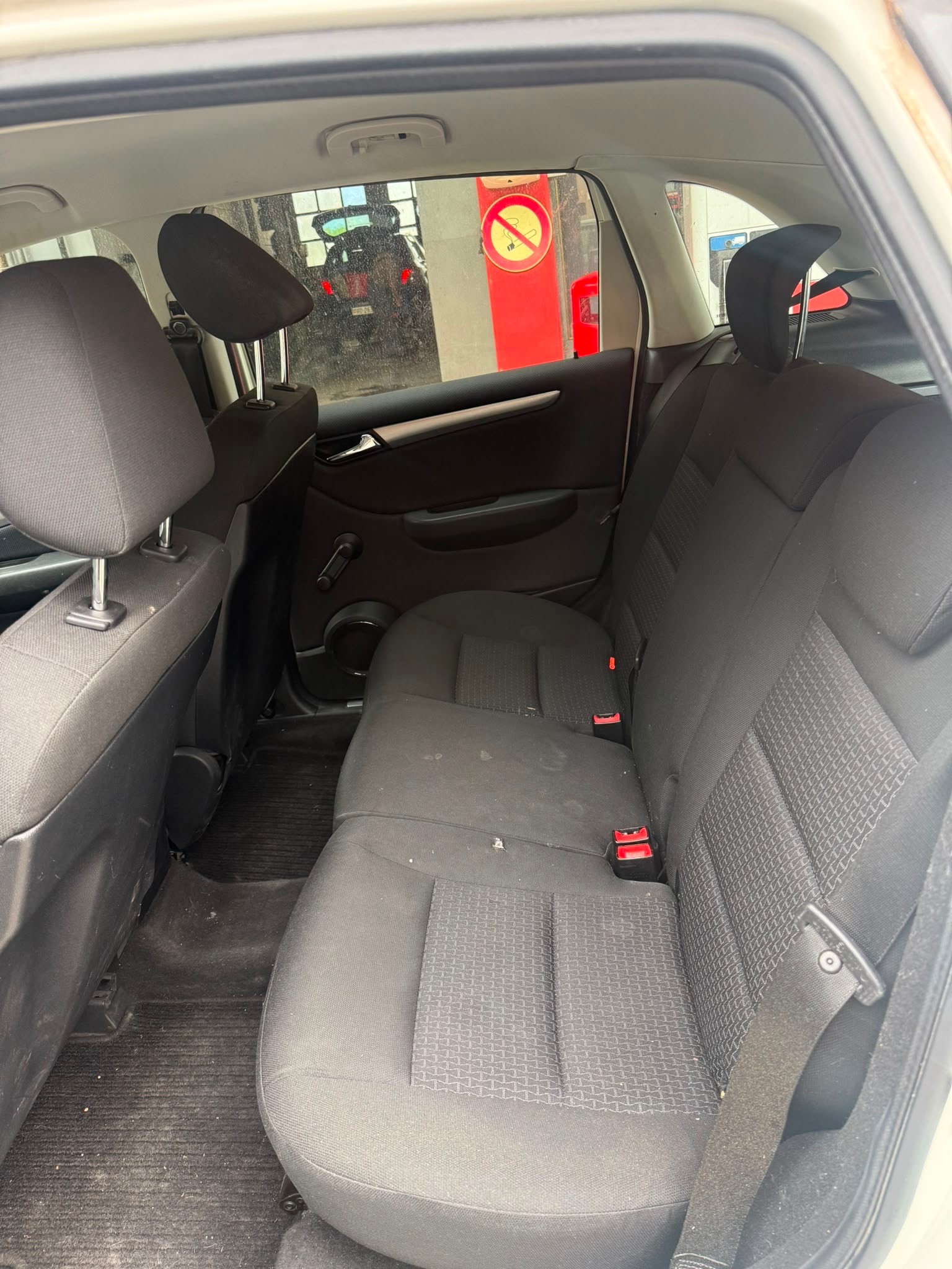 MERCEDES-BENZ B 200-image-8