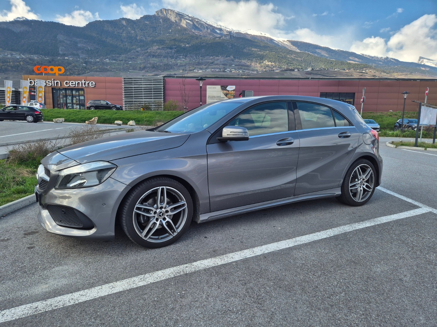 MERCEDES-BENZ A 180 AMG Line-image-1