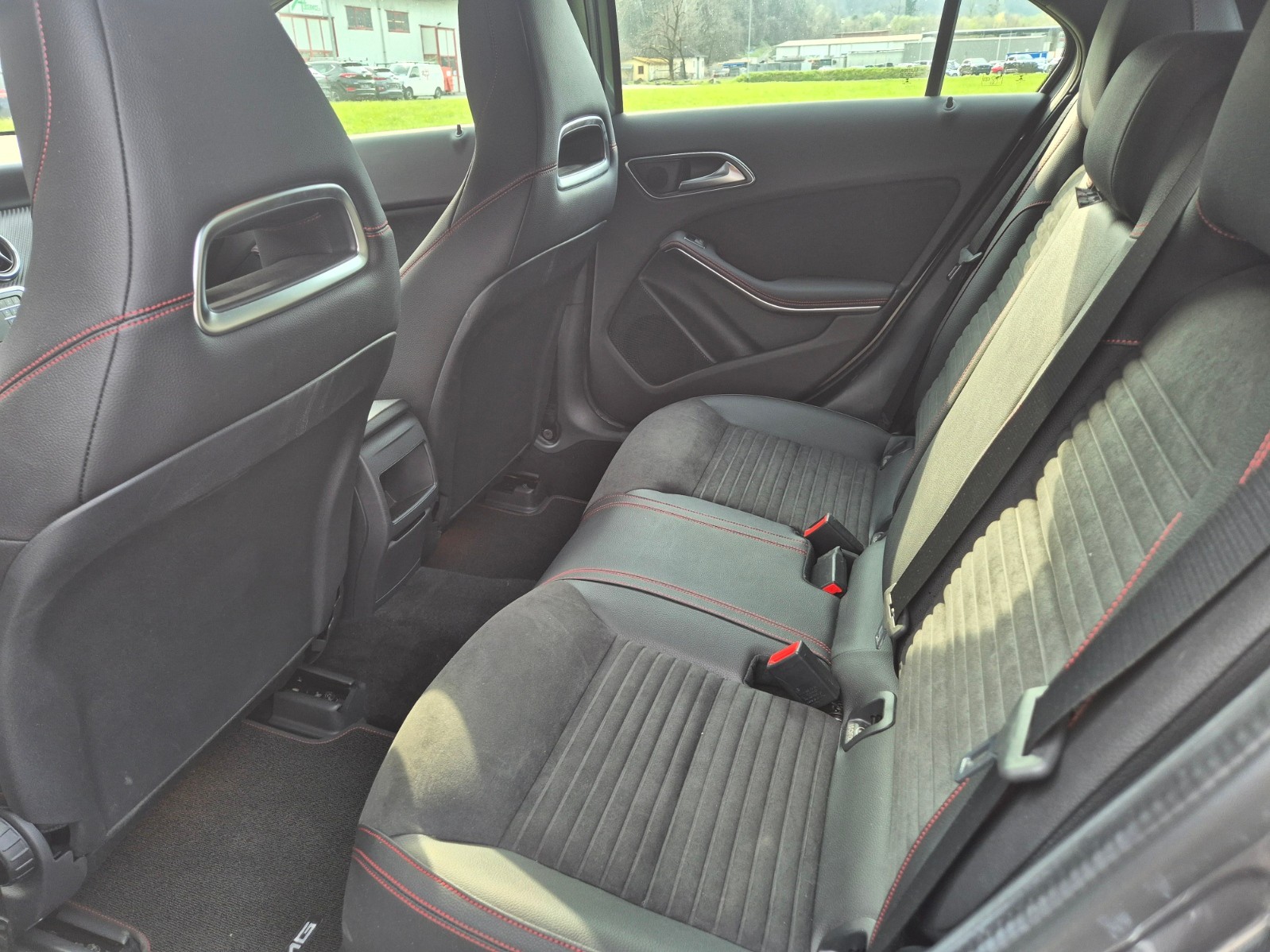 MERCEDES-BENZ A 180 AMG Line-image-4
