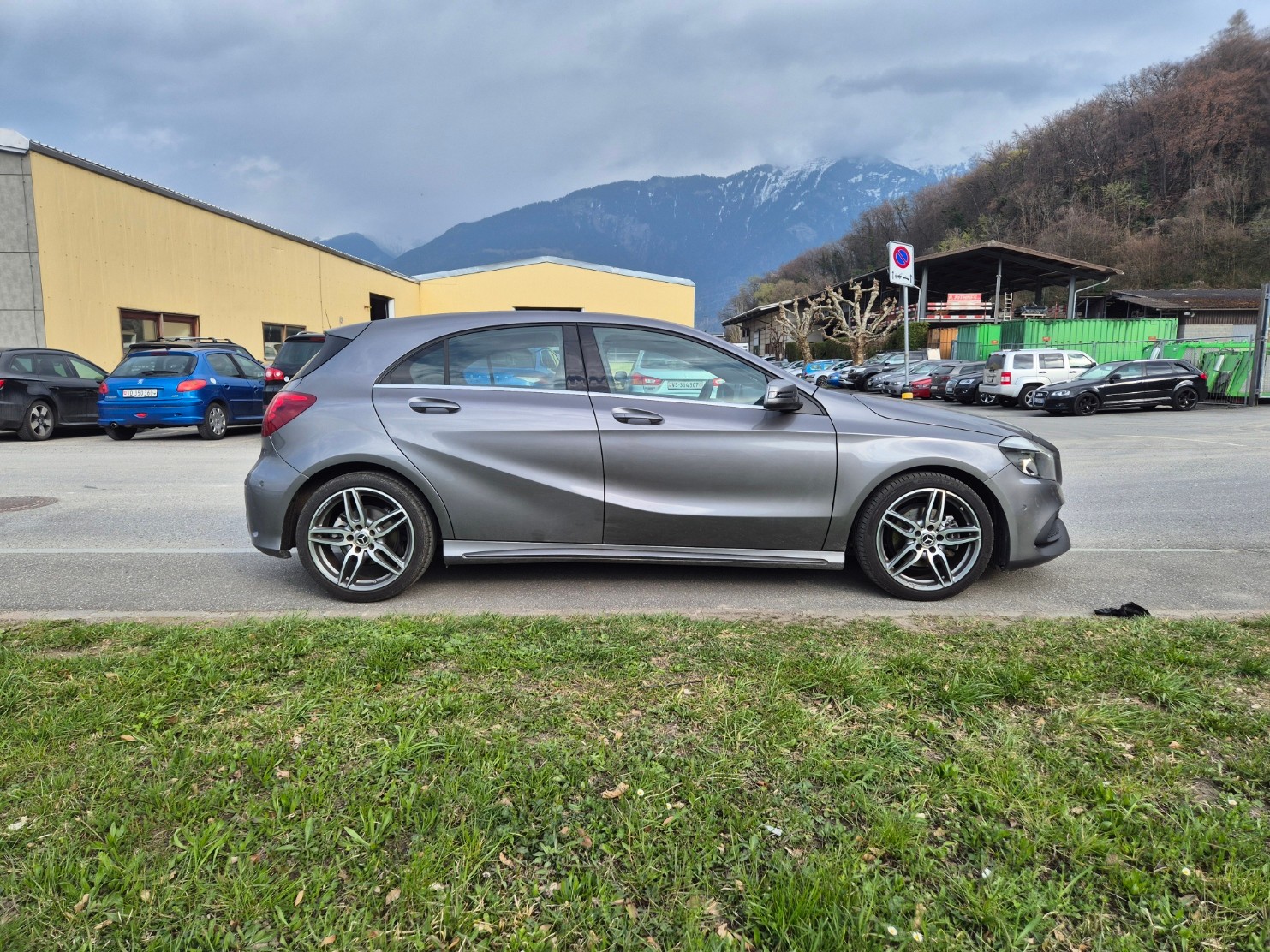 MERCEDES-BENZ A 180 AMG Line-image-0